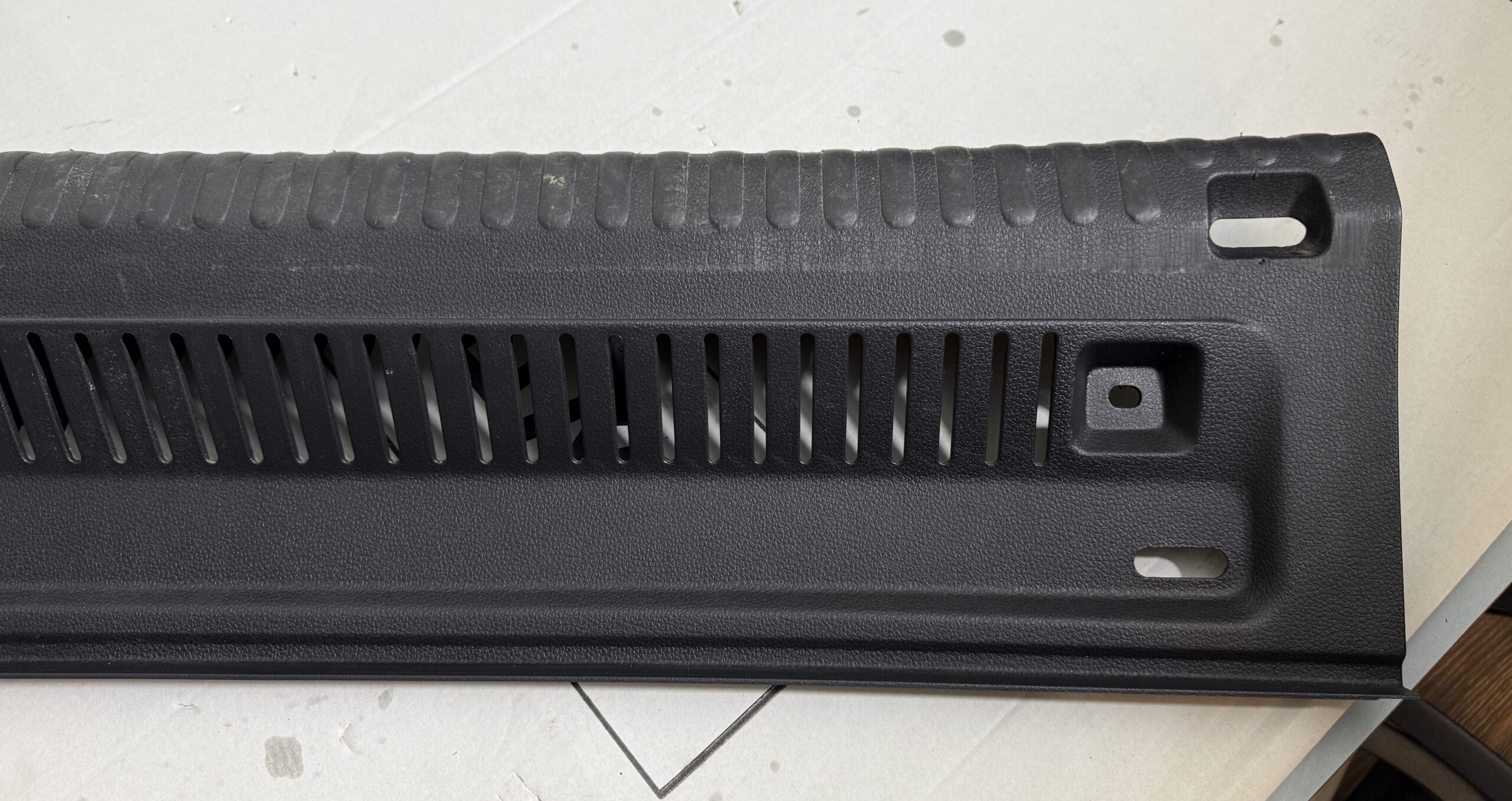 Накладка петли замка багажника vw tiguan i 2007 2011 17102187 (3)
