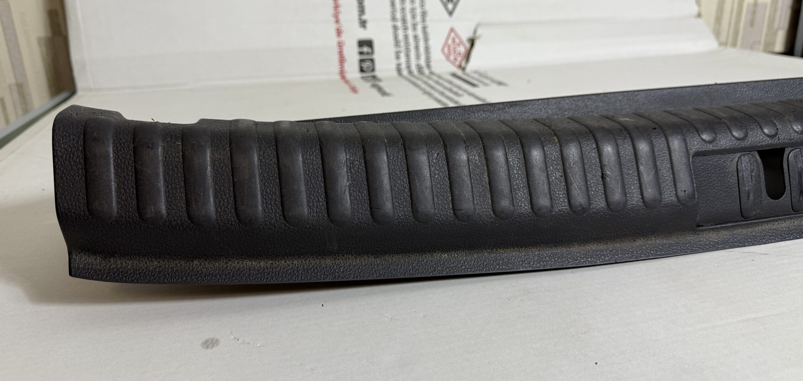 Накладка петли замка багажника vw tiguan i 2007 2011 17102187 (5)