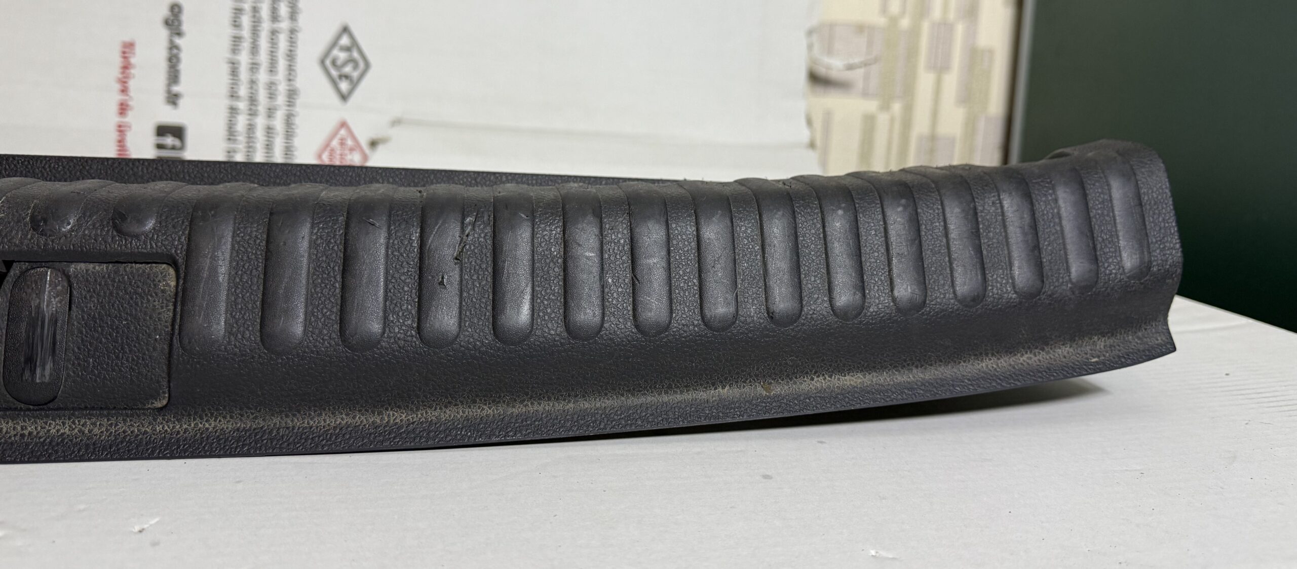 Накладка петли замка багажника vw tiguan i 2007 2011 17102187 (6)