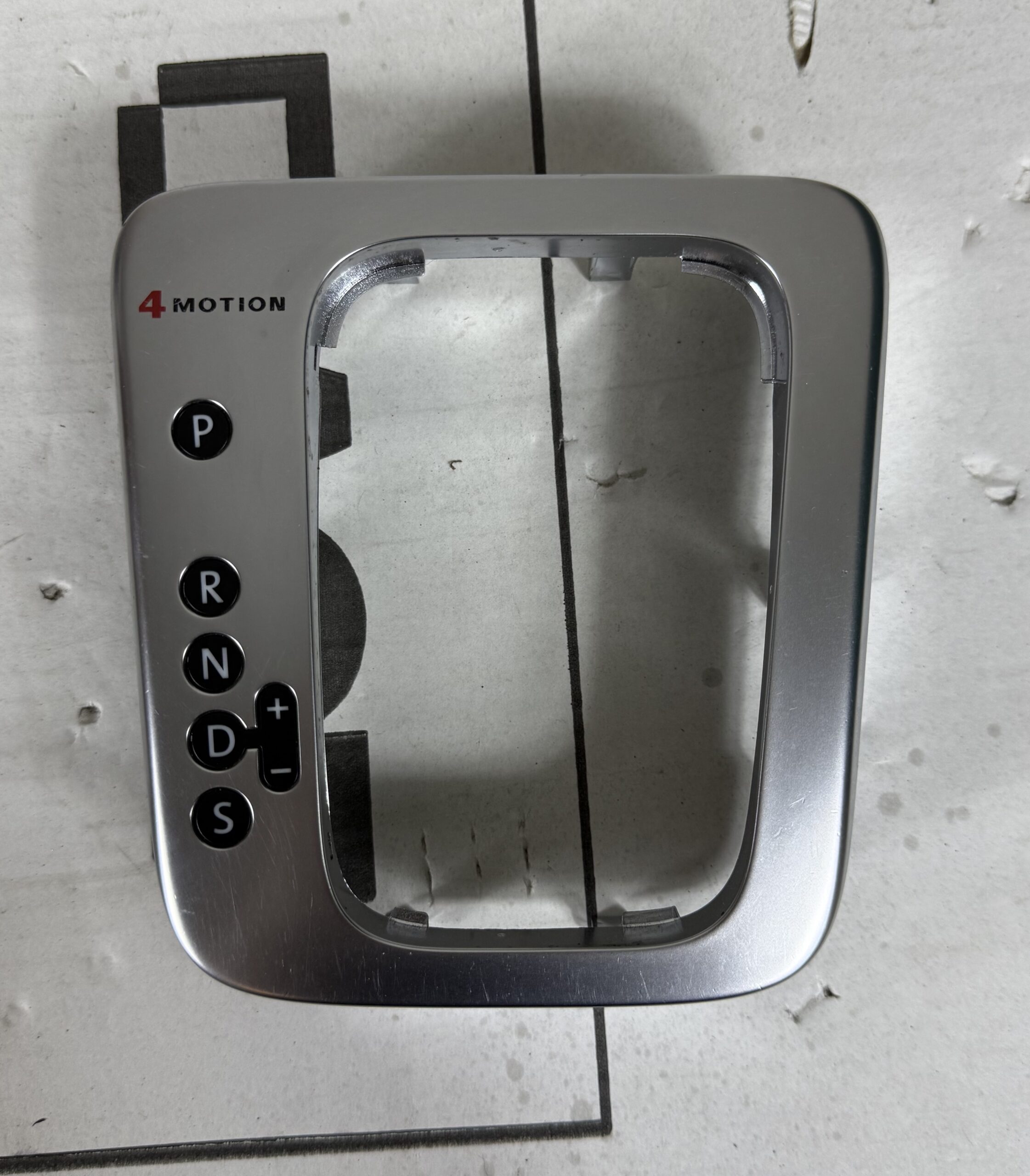 Накладка рычага кпп vw tiguan i 2007 2011 17102188 (1)