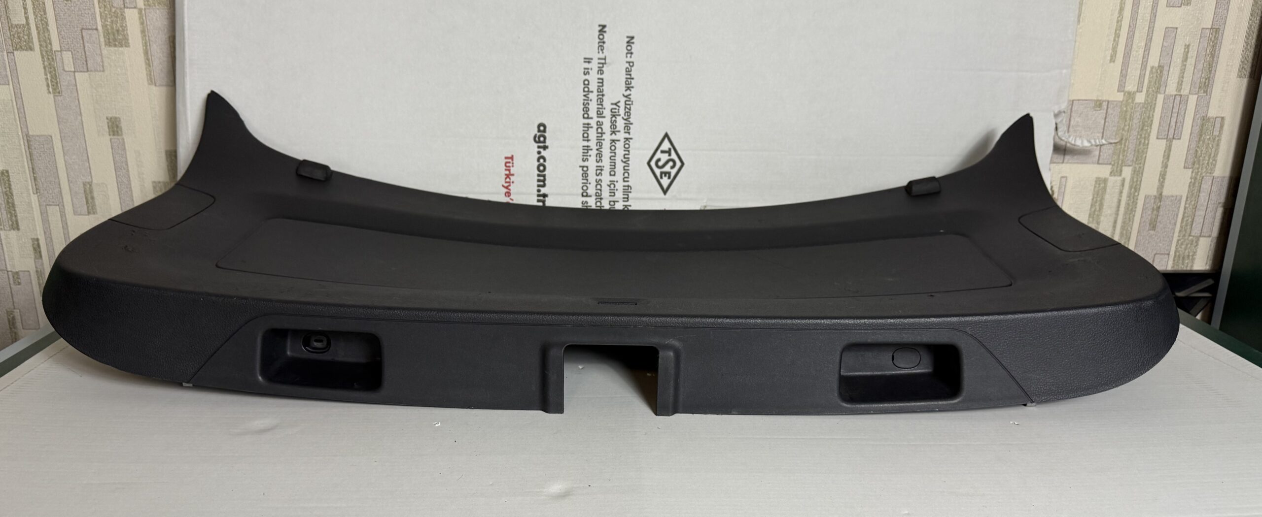 Обшивка двери багажника vw tiguan i 2007 2011 17102195 (2)