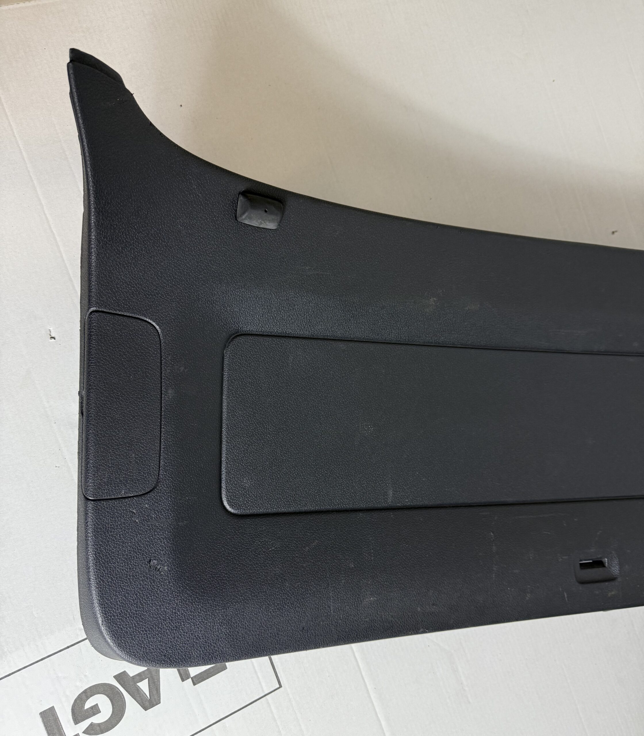Обшивка двери багажника vw tiguan i 2007 2011 17102195 (3)