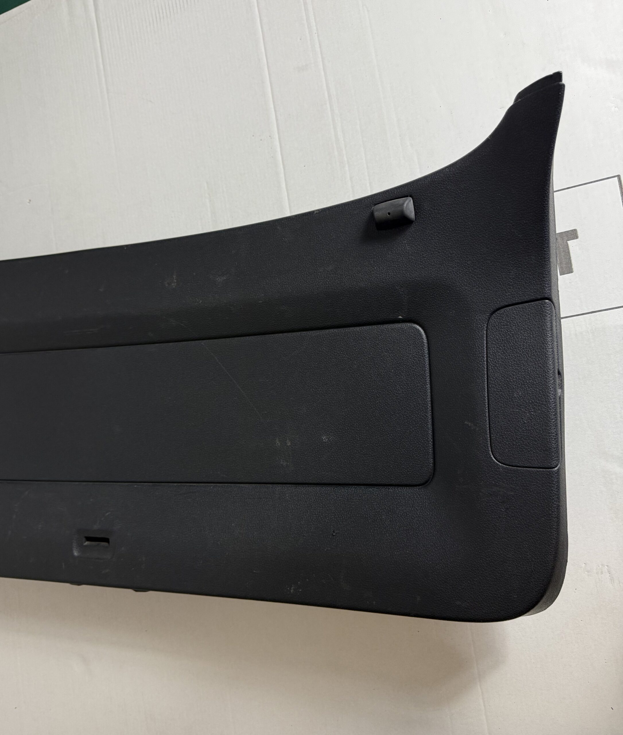 Обшивка двери багажника vw tiguan i 2007 2011 17102195 (4)