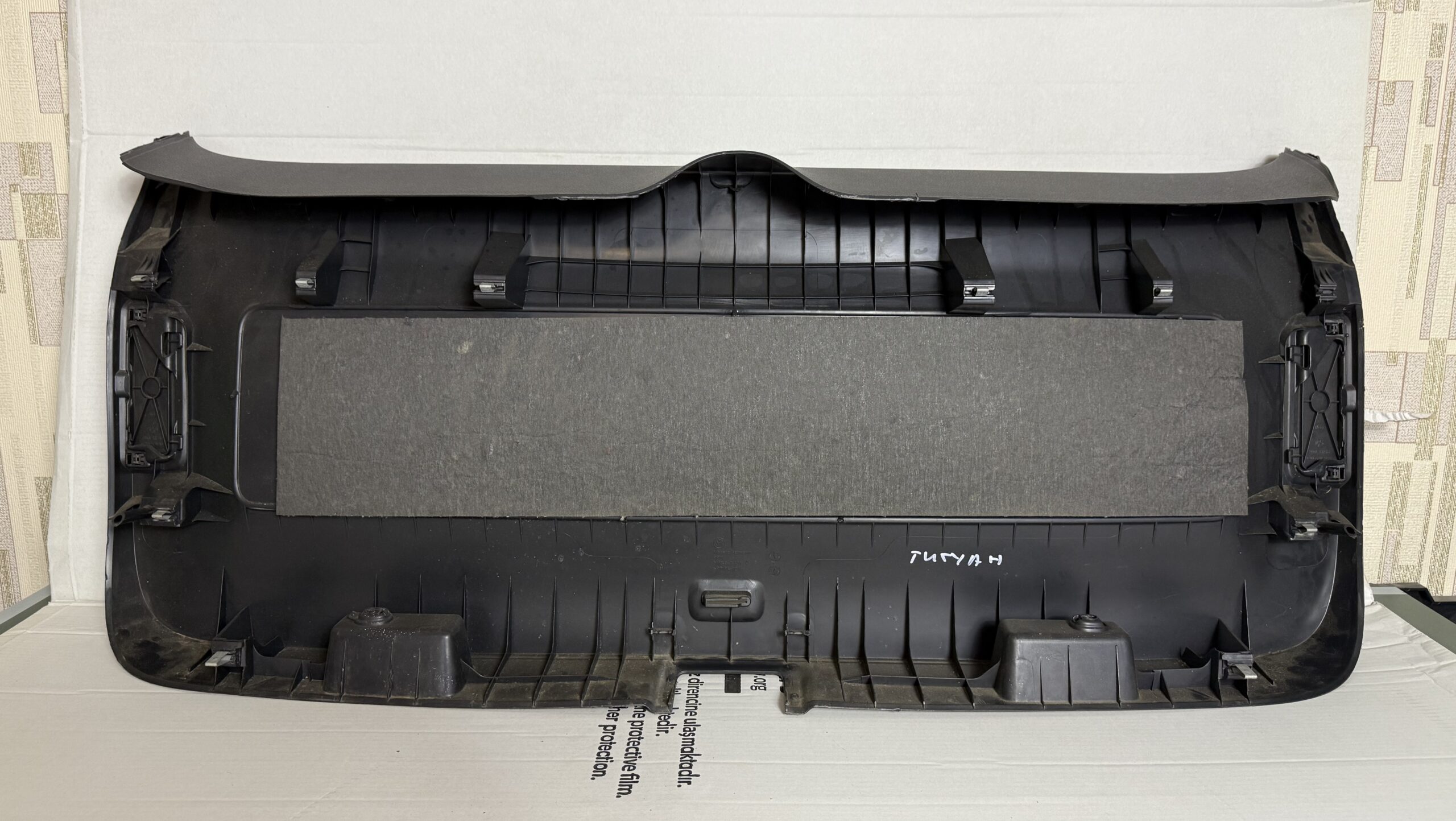 Обшивка двери багажника vw tiguan i 2007 2011 17102195 (6)