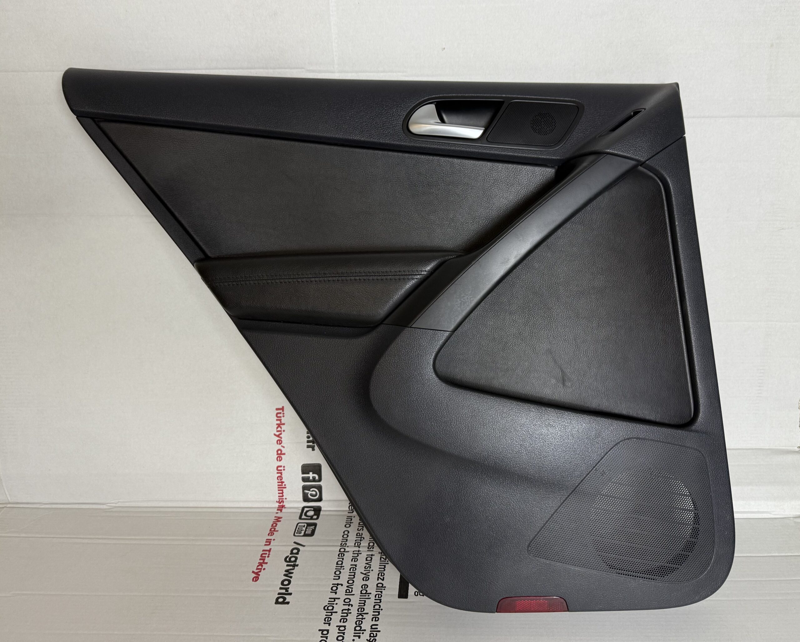 Обшивка двери задняя левая vw tiguan i 2007 2011 17102196 (1)