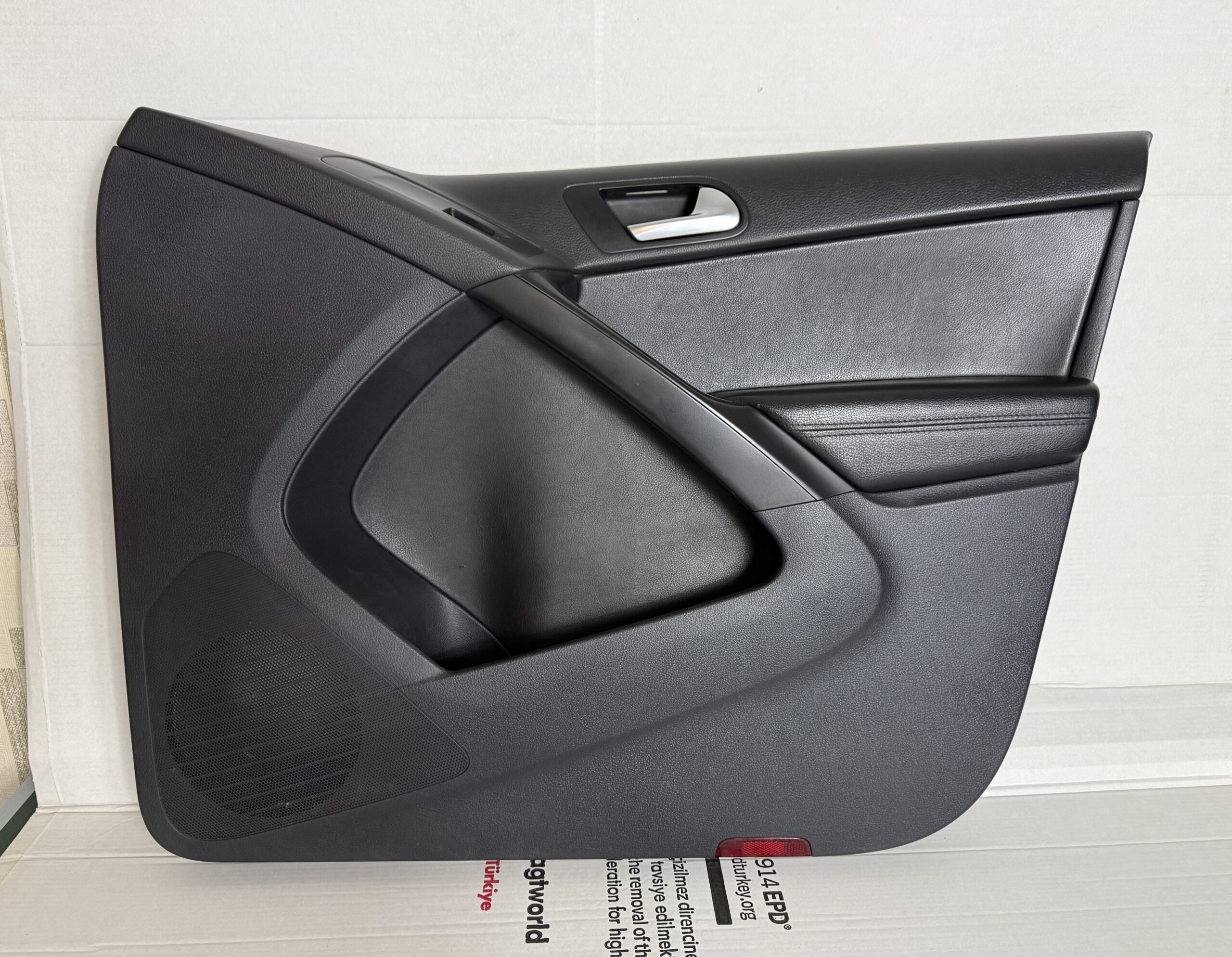 Обшивка двери передняя правая vw tiguan i 2007 2011 17102199 (1)