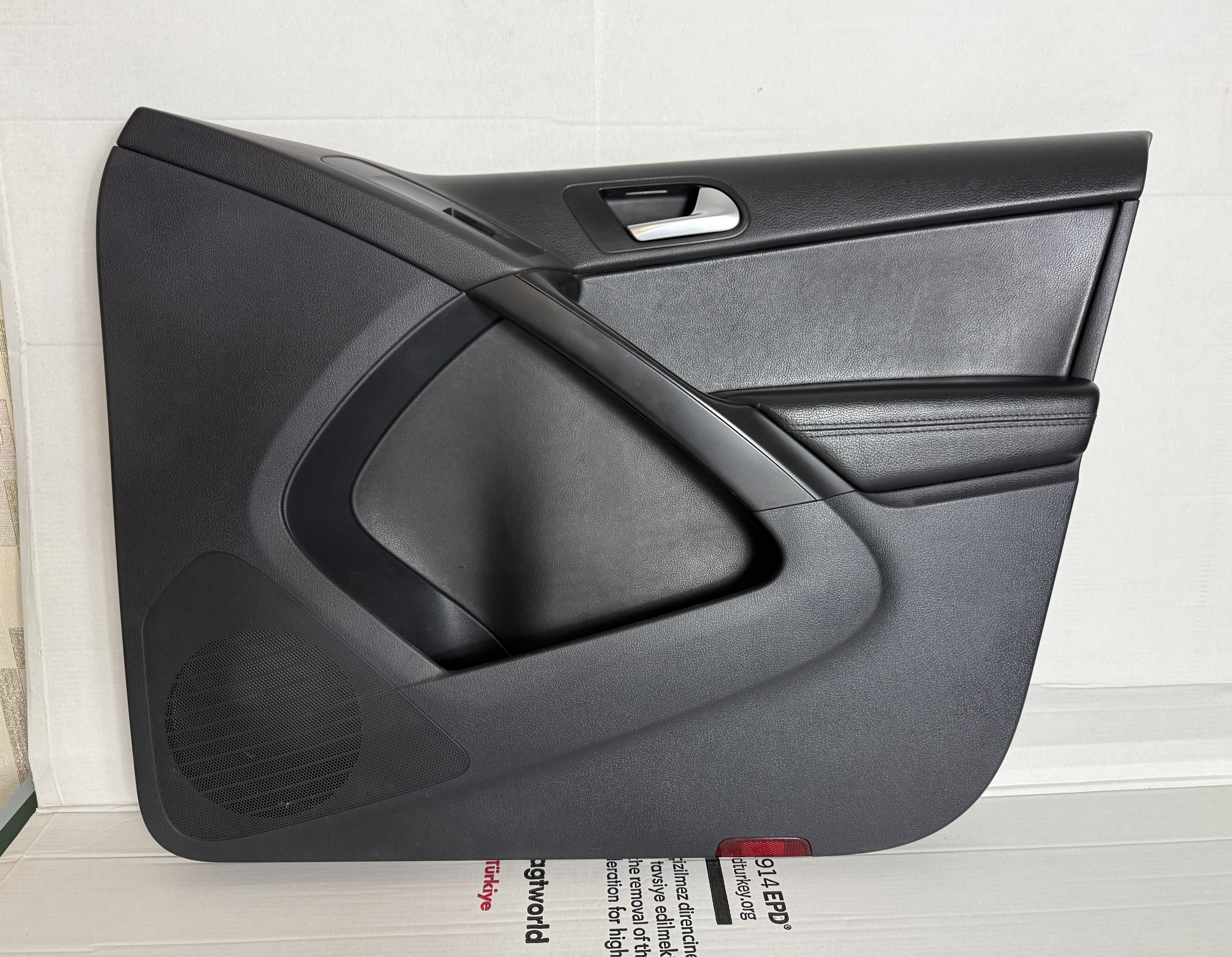 Обшивка двери передняя правая vw tiguan i 2007 2011 17102199 (1)