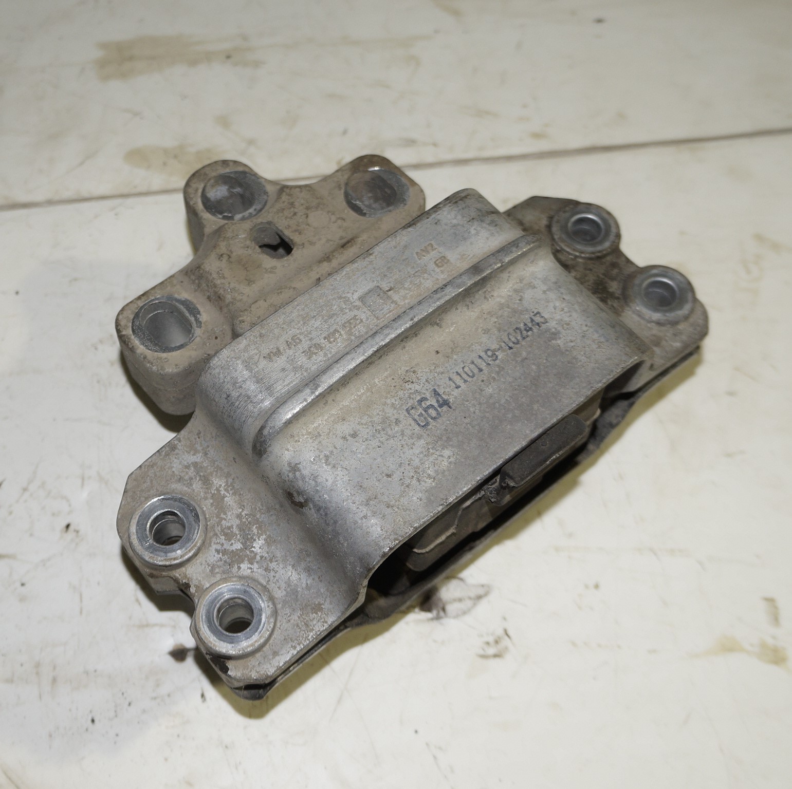 Опора кпп левая vw tiguan i 2007 2011 17102205 (1)