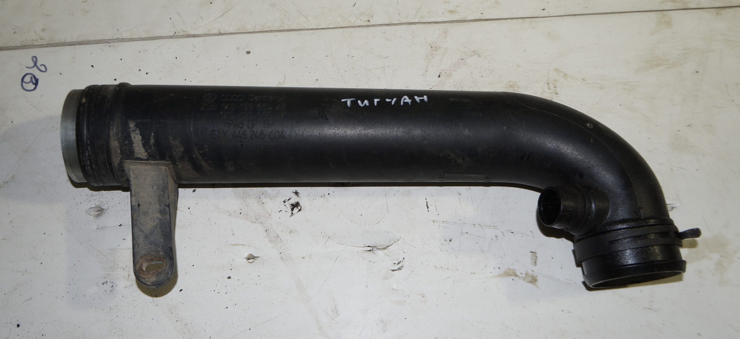 Патрубок воздухозаборника vw tiguan i 2007 2011 17102210 (1)