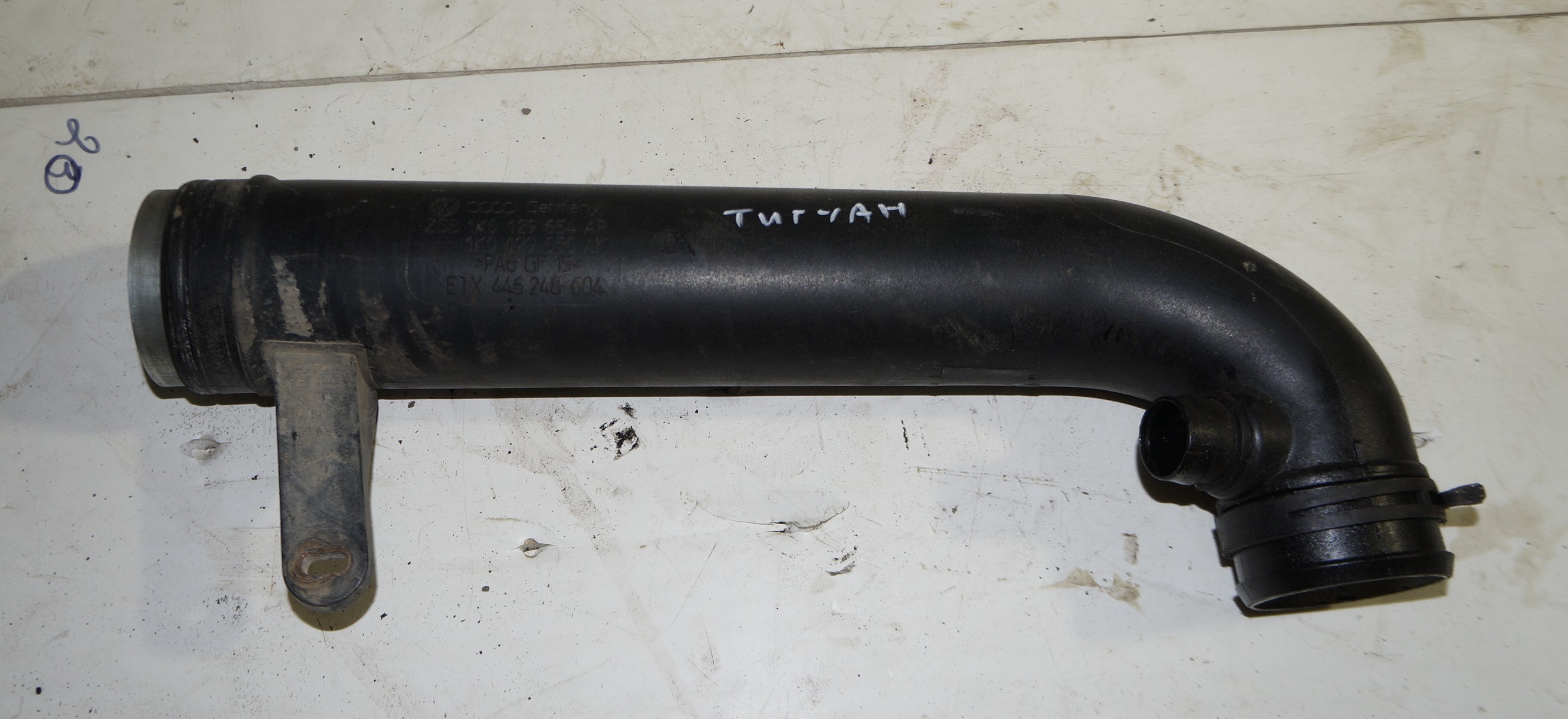 Патрубок воздухозаборника vw tiguan i 2007 2011 17102210 (1)