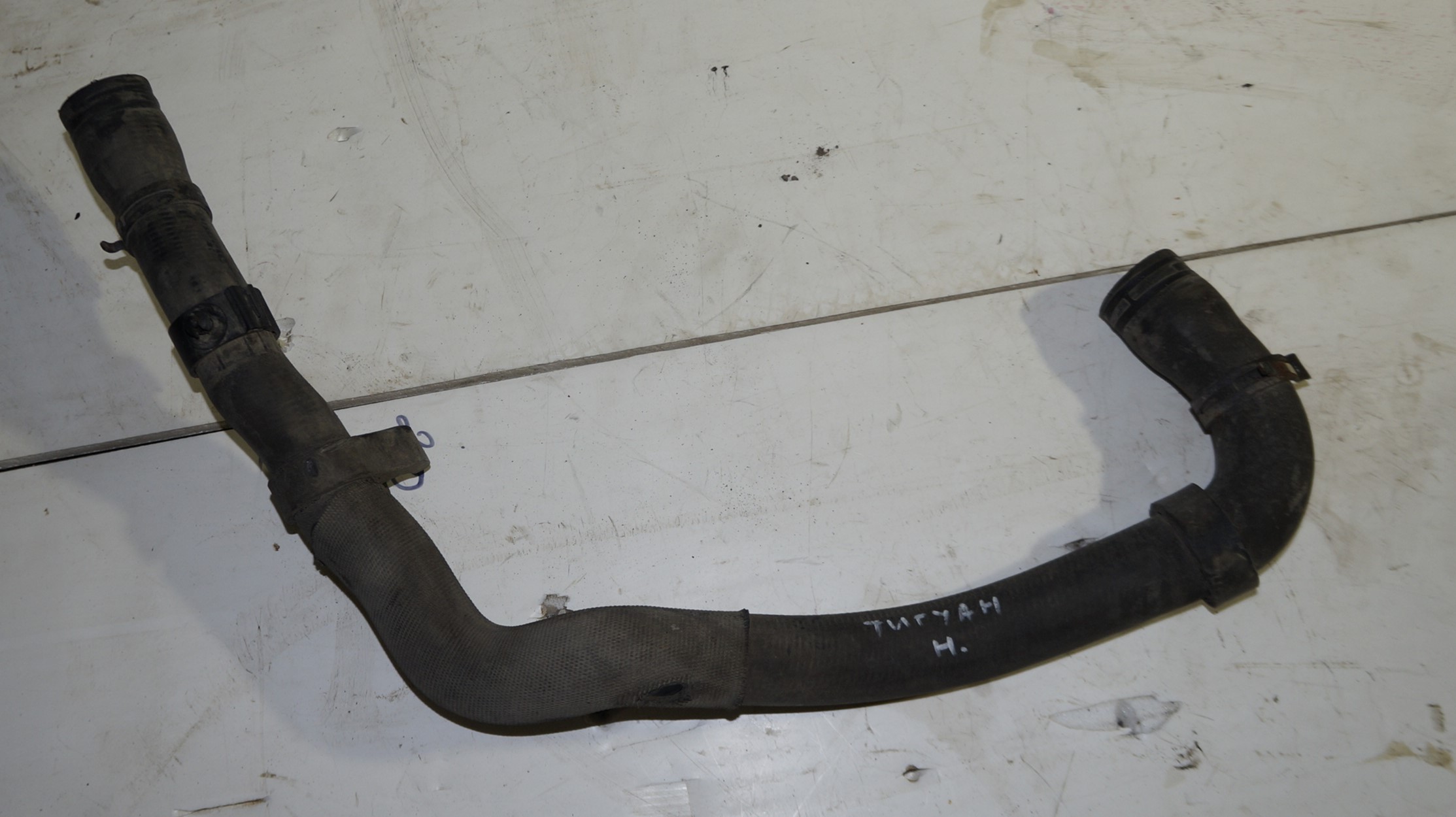 Патрубок радиатора нижний основной vw tiguan i 2007 2011 17102220 (1)