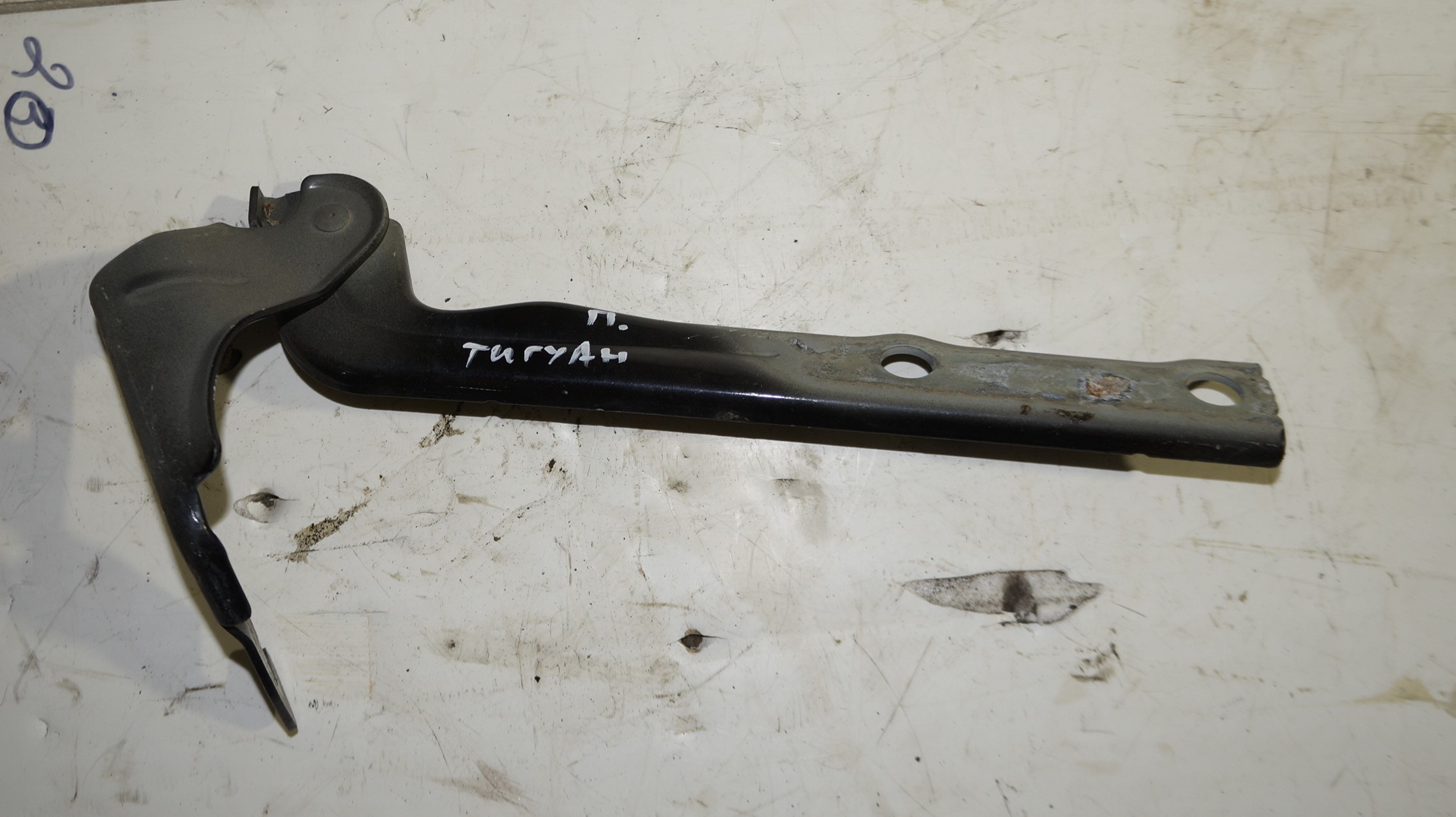 Петля капота правая vw tiguan i 2007 2011 17102229 (1)