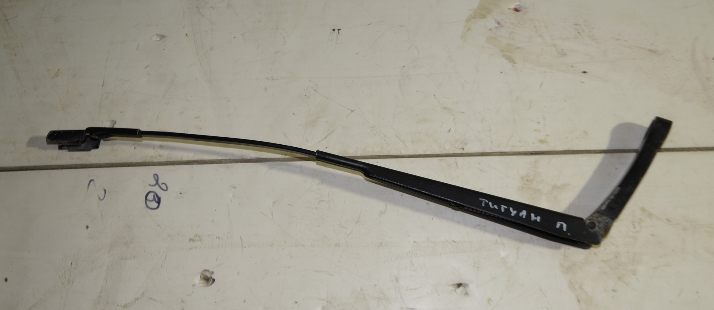 Поводок стеклоочистителя правый vw tiguan i 2007 2011 17102231 (1)