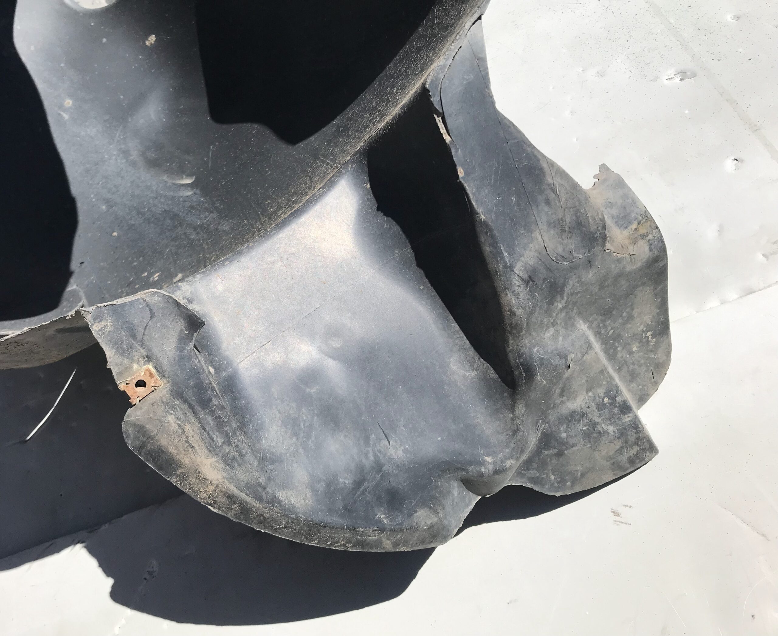 Подкрылок передний левый локер оригинал vw tiguan i 2007 2011 17102234 (4)