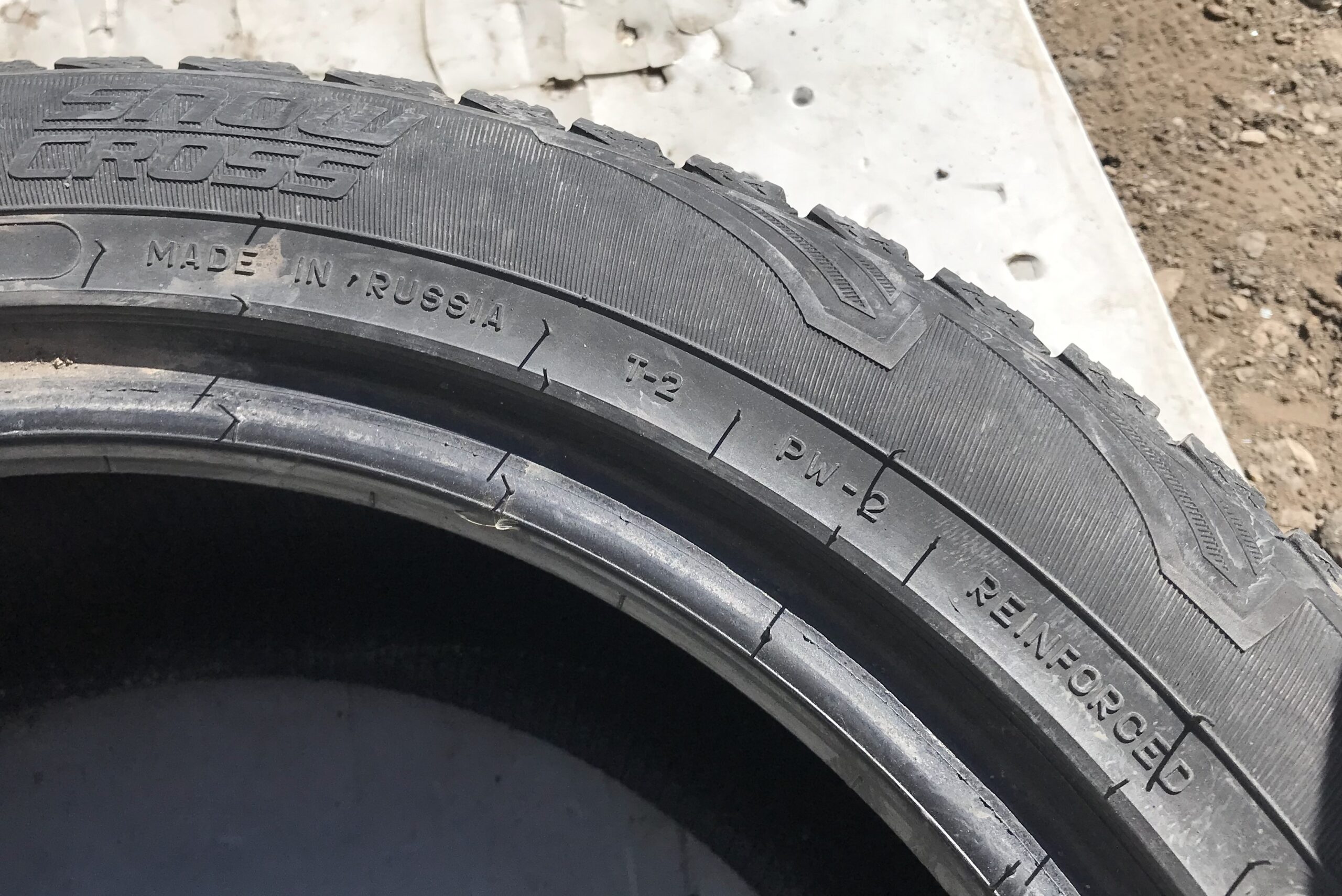 Резина бу зимняя шипованая r17 1 шт. 21555 vw tiguan i 2007 2011 17102254 (3)
