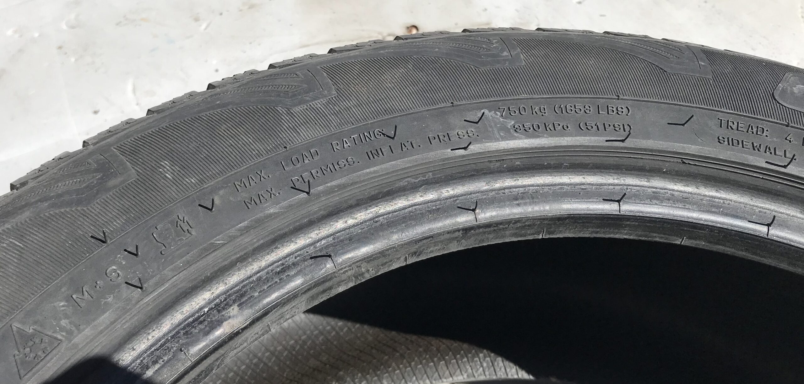 Резина бу зимняя шипованая r17 1 шт. 21555 vw tiguan i 2007 2011 17102254 (4)