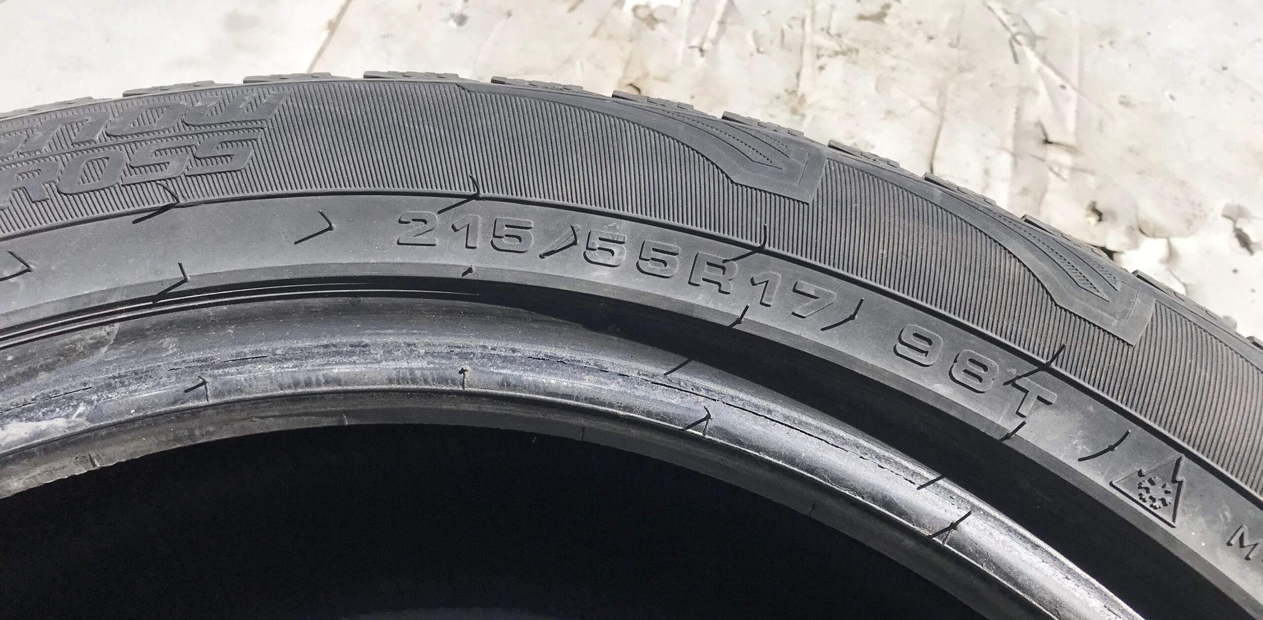 Резина бу зимняя шипованая r17 1 шт. 21555 vw tiguan i 2007 2011 17102254 (5)