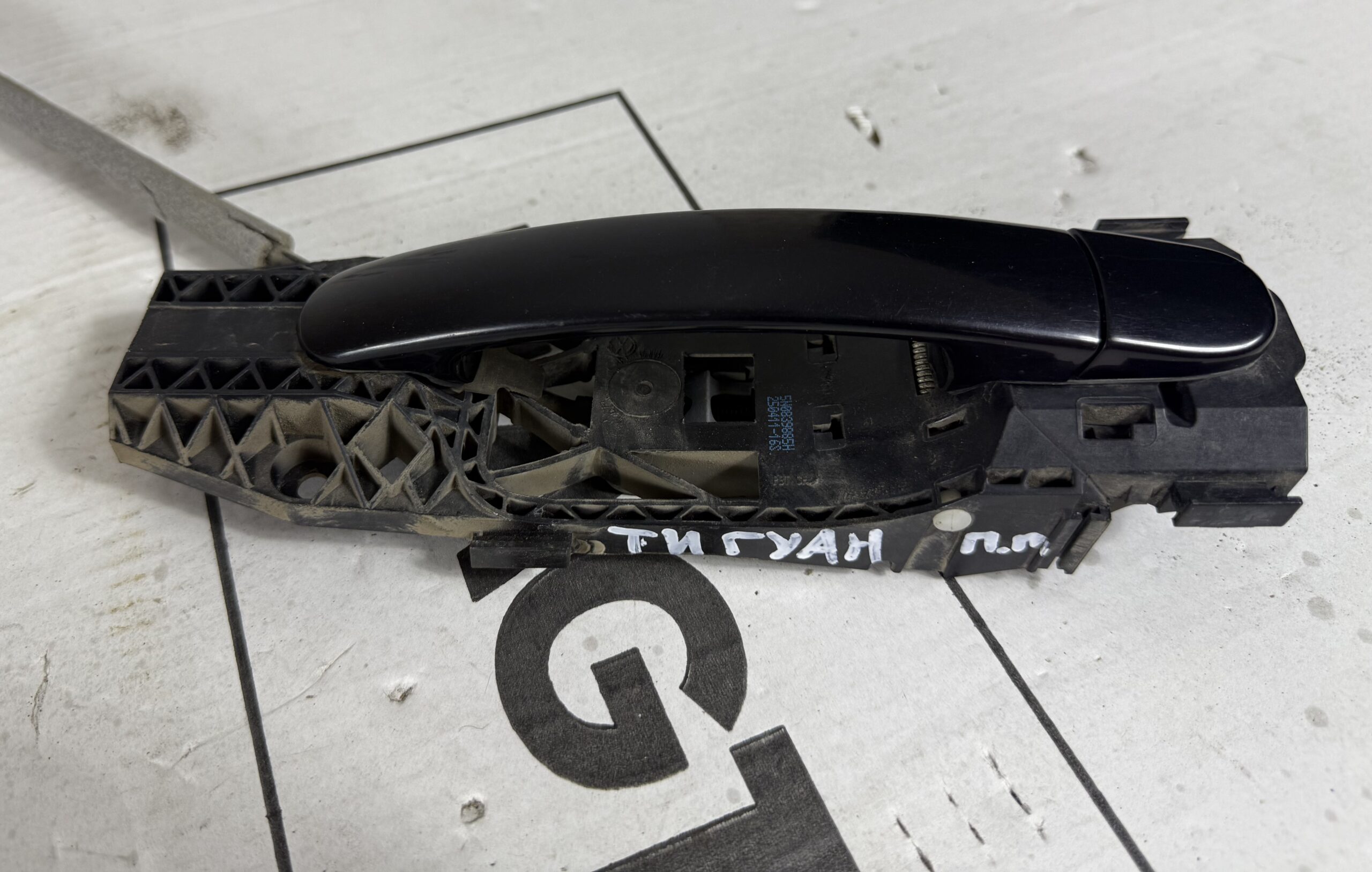 Ручка двери наружная передняя правая vw tiguan i 2007 2011 17102262 (2)