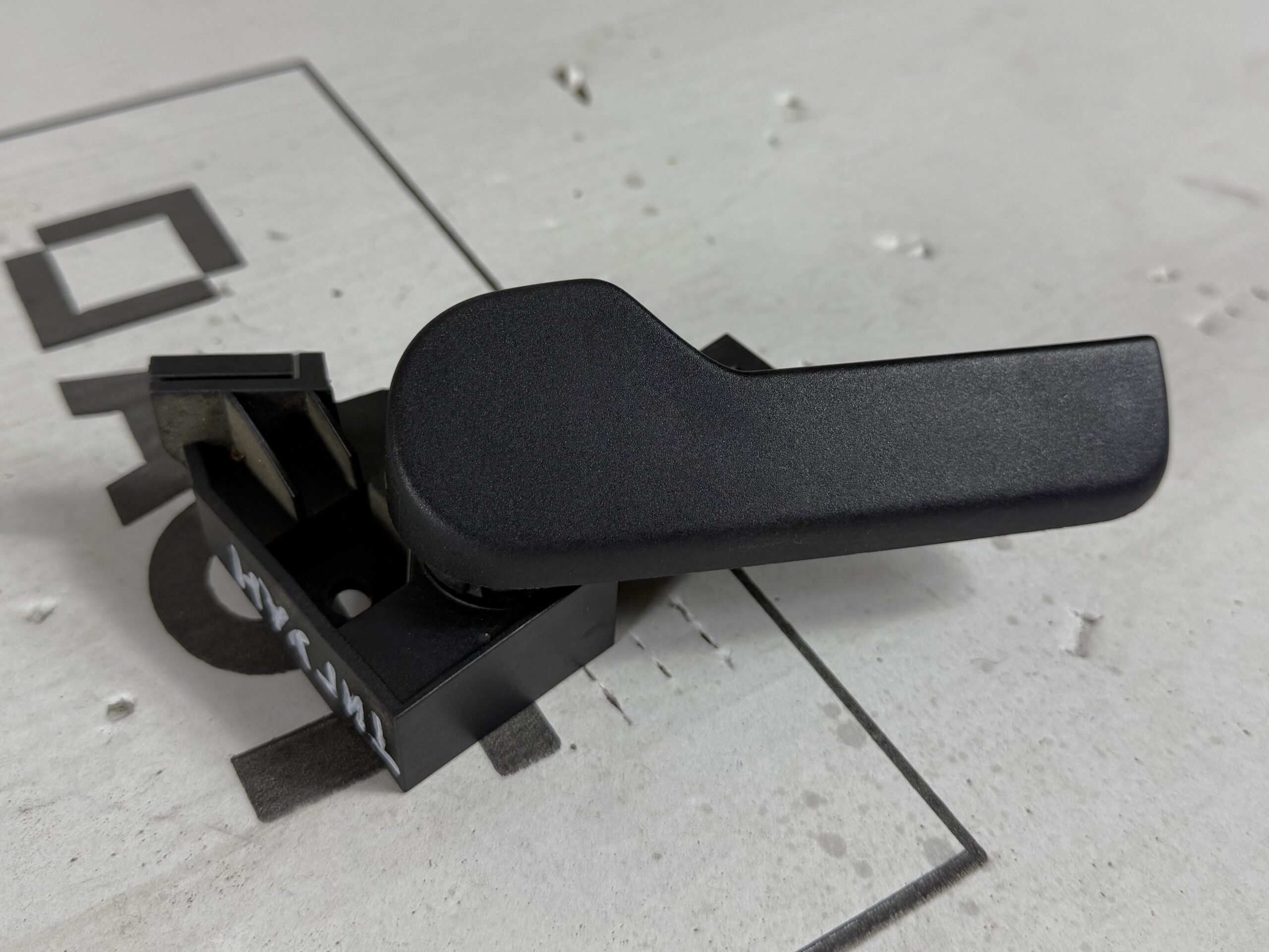 Ручка открывания капота vw tiguan i 2007 2011 17102263 (1)