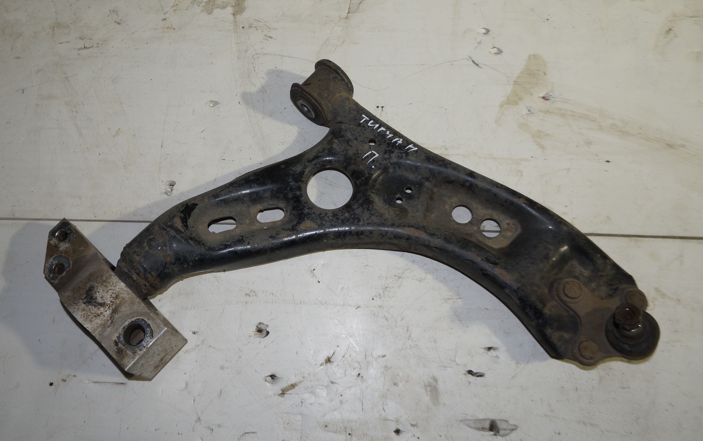Рычаг передней подвески правый vw tiguan i 2007 2011 17102266 (1)