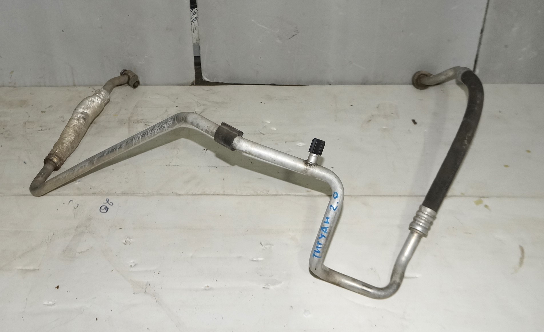 Трубка кондиционера толстая длинная vw tiguan i 2007 2011 17102290 (1)