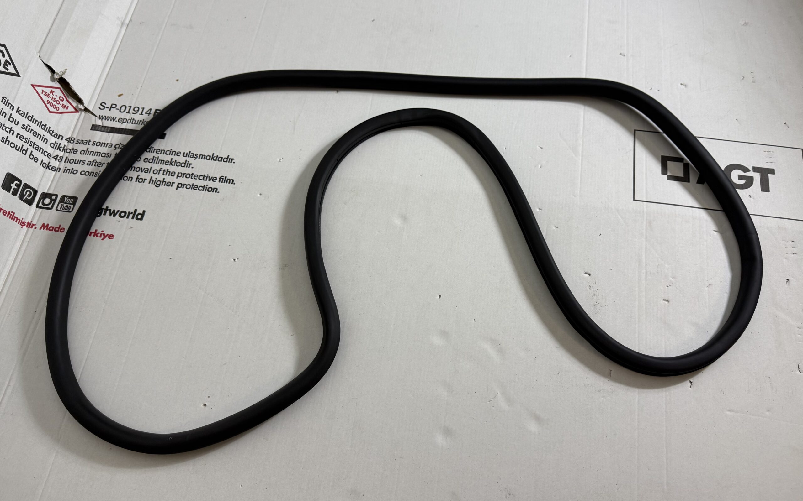 Уплотнитель резиновый кузовной проёма двери передней левой vw tiguan i 2007 2011 17102307 (1)