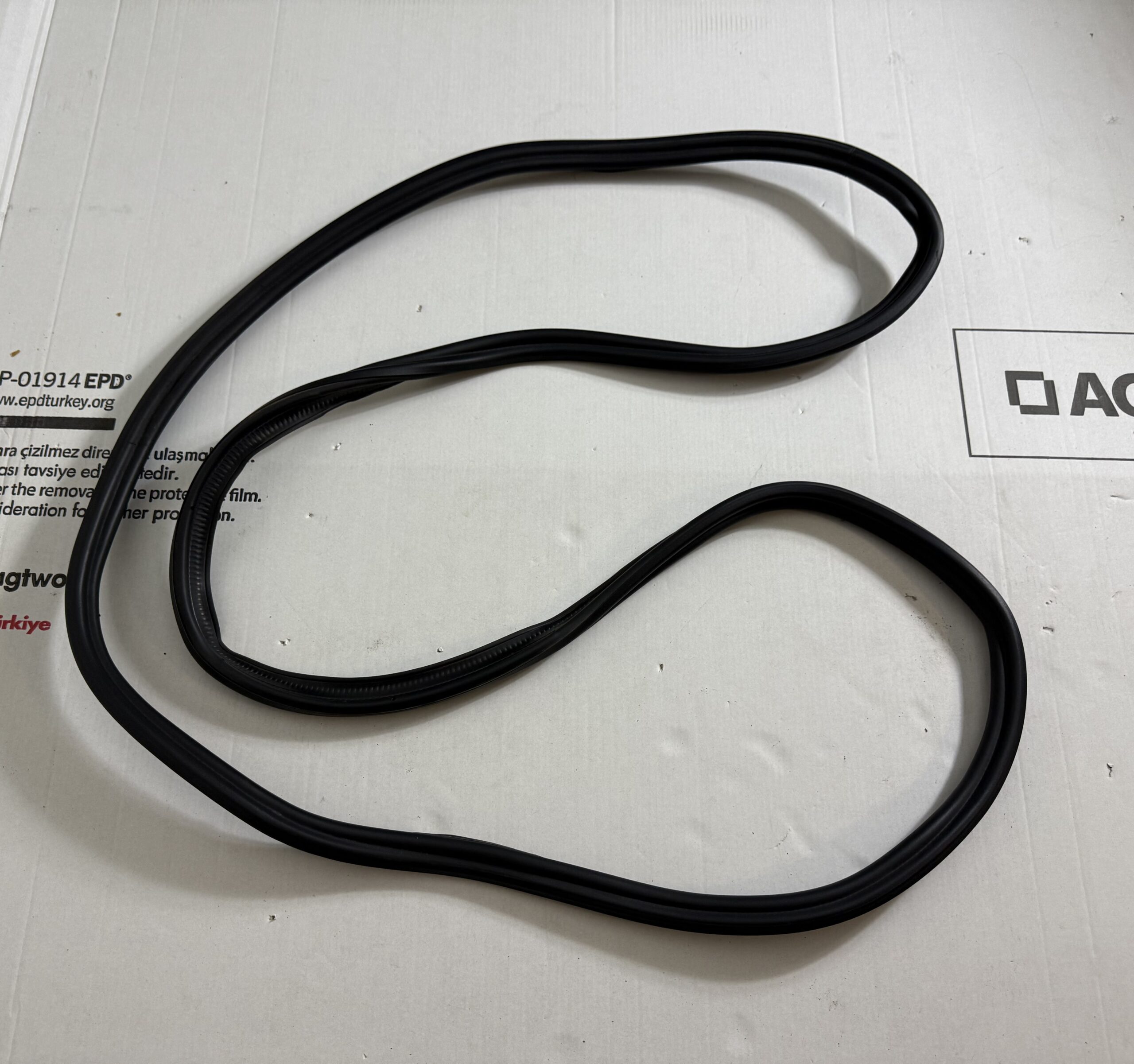 Уплотнитель резиновый с проёма багажника vw tiguan i 2007 2011 17102310 (1)