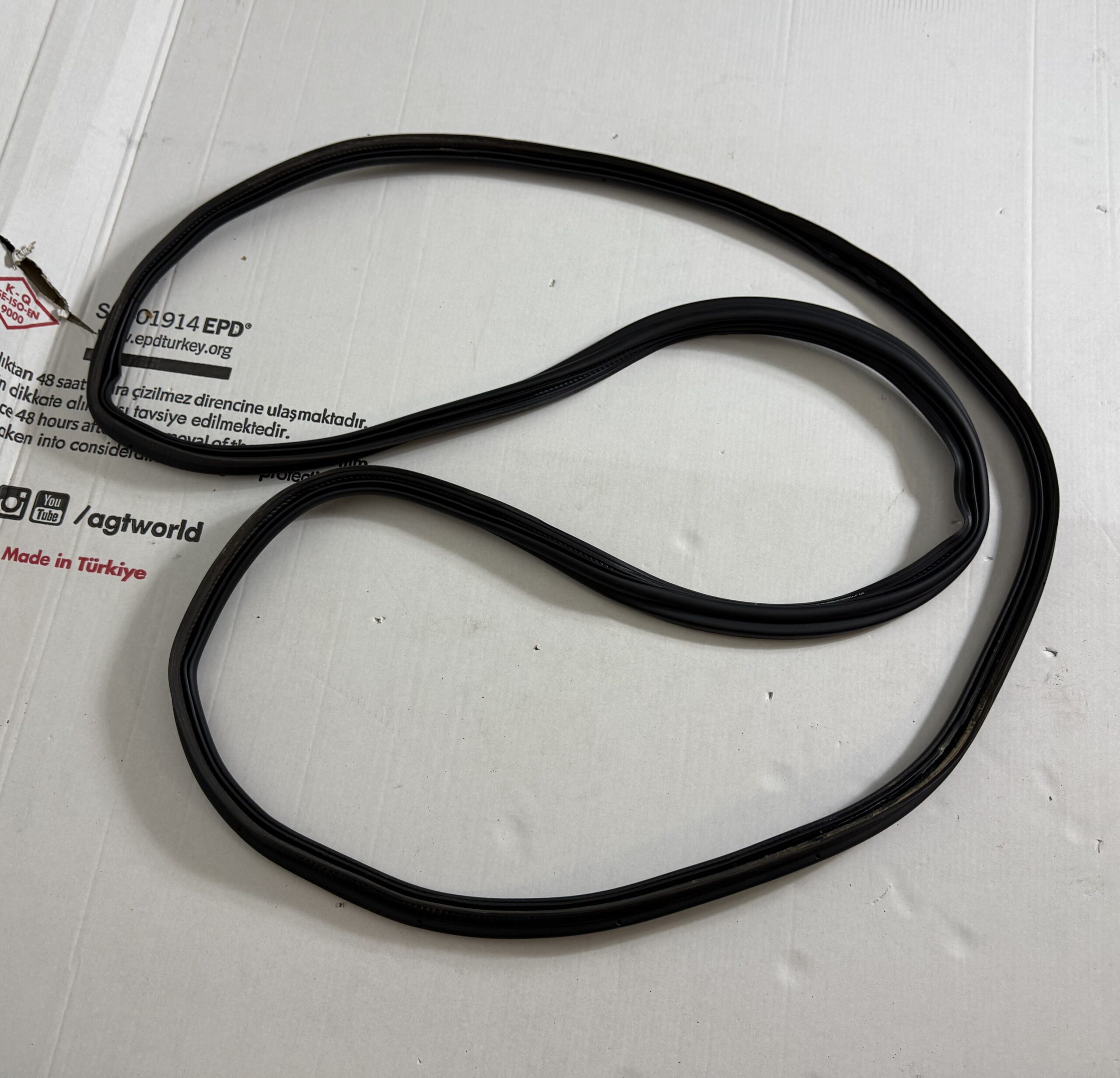 Уплотнитель резиновый с проёма багажника vw tiguan i 2007 2011 17102310 (2)