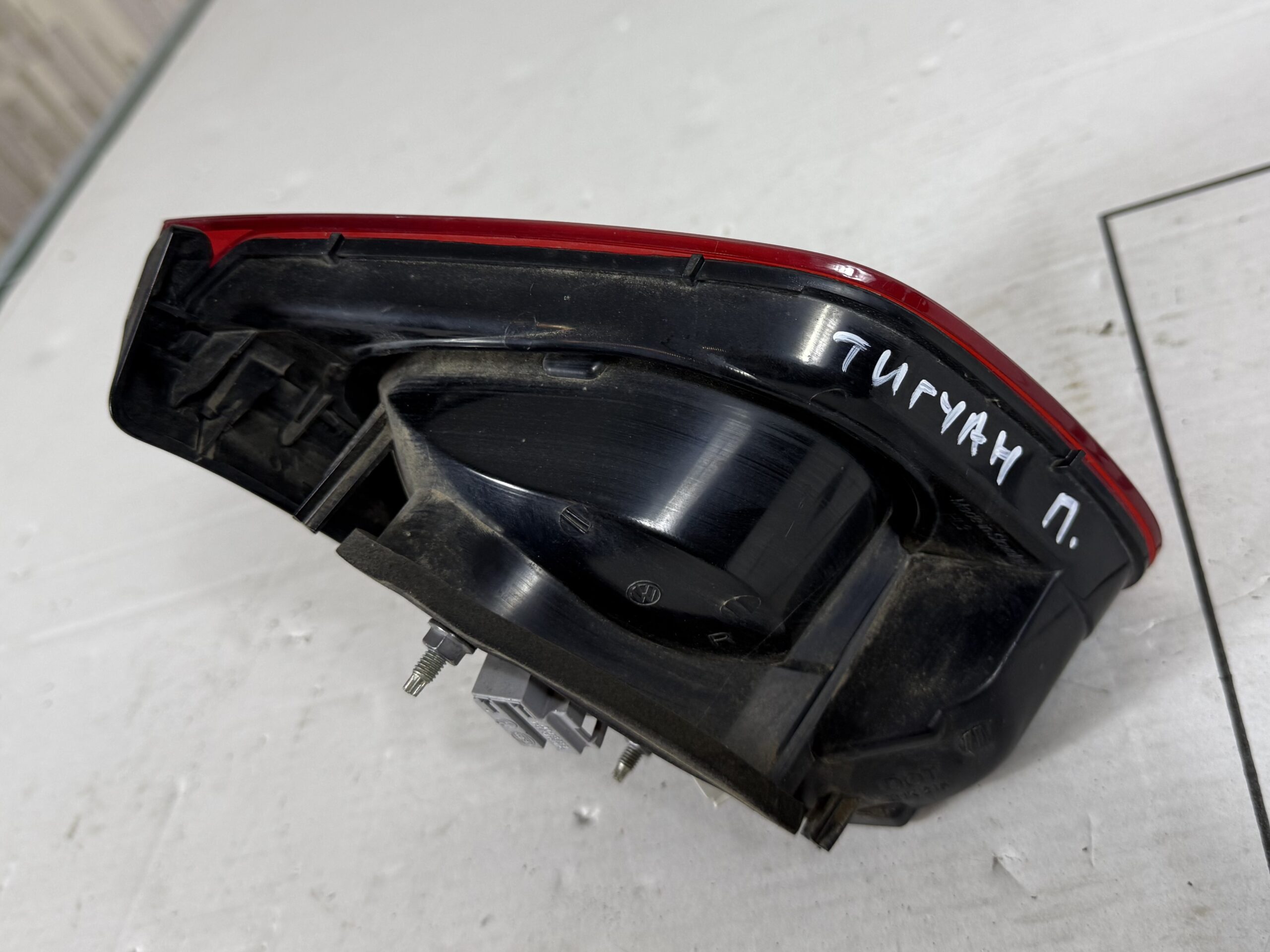 Фонарь задний внутренний правый vw tiguan i 2007 2011 17102318 (3)