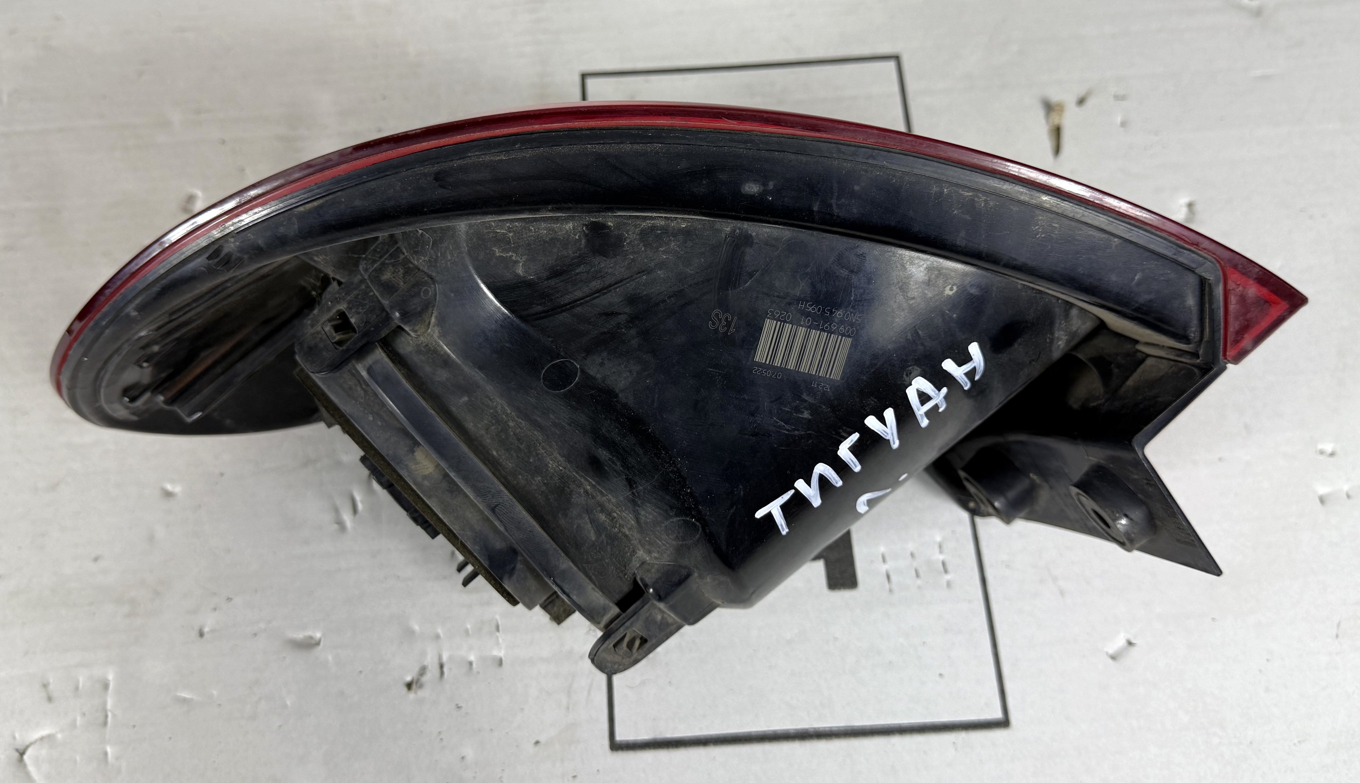 Фонарь задний наружный левый vw tiguan i 2007 2011 17102319 (6)