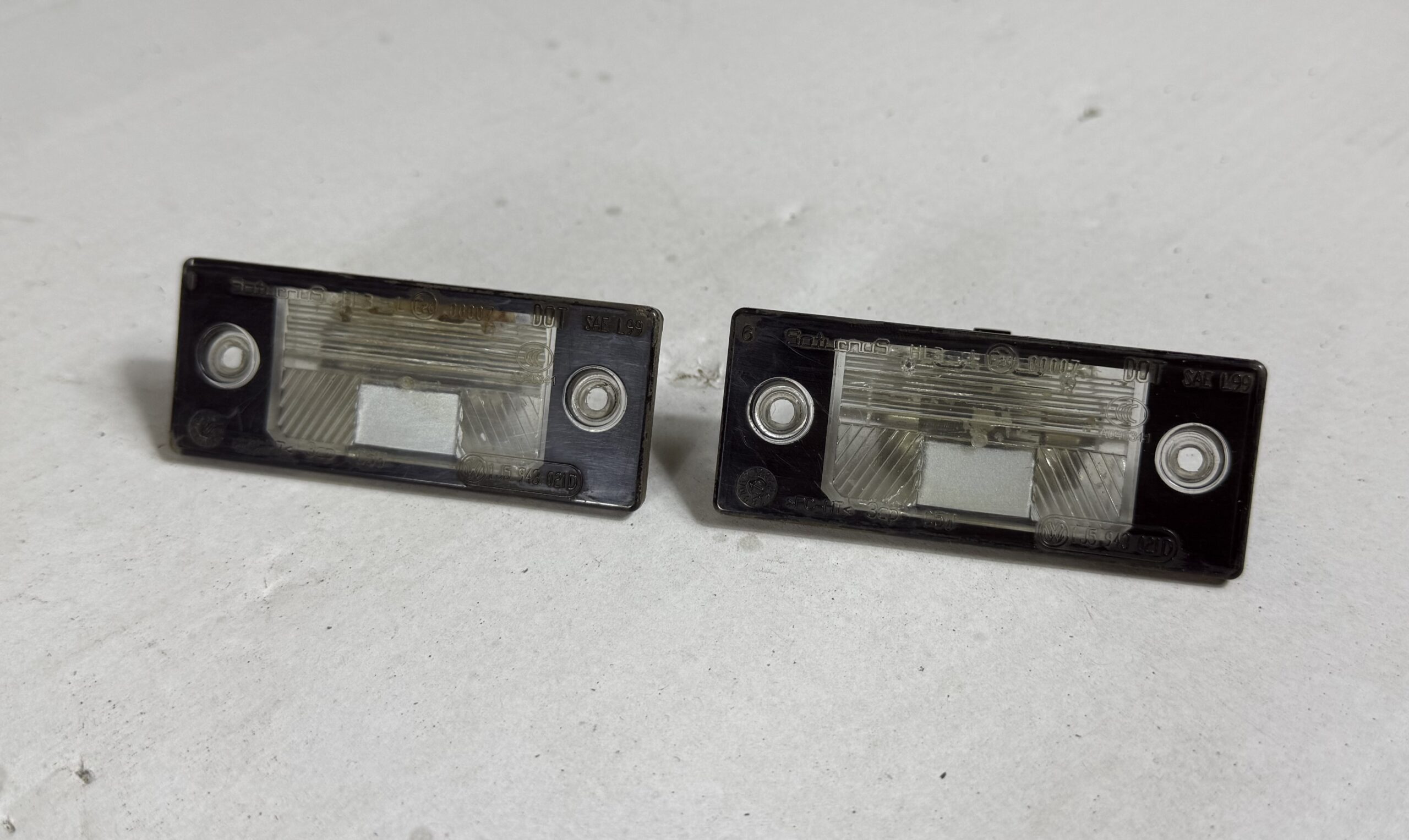 Фонарь подсветки номера пара vw tiguan i 2007 2011 17102321 (1)