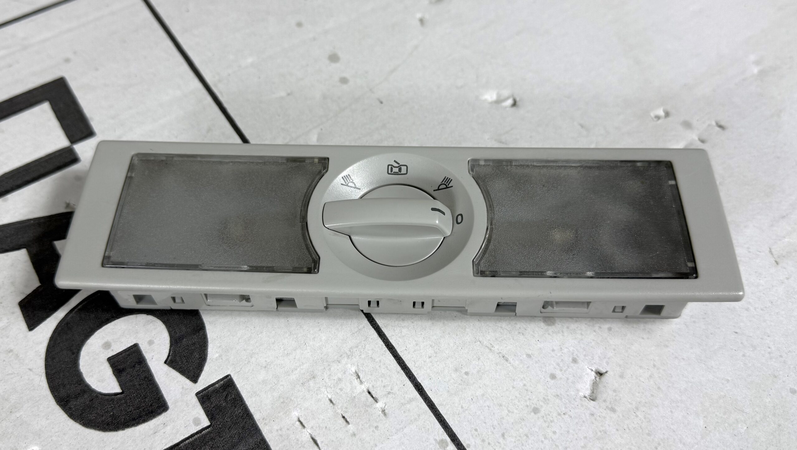 Фонарь потолочный задний vw tiguan i 2007 2011 17102322 (1)