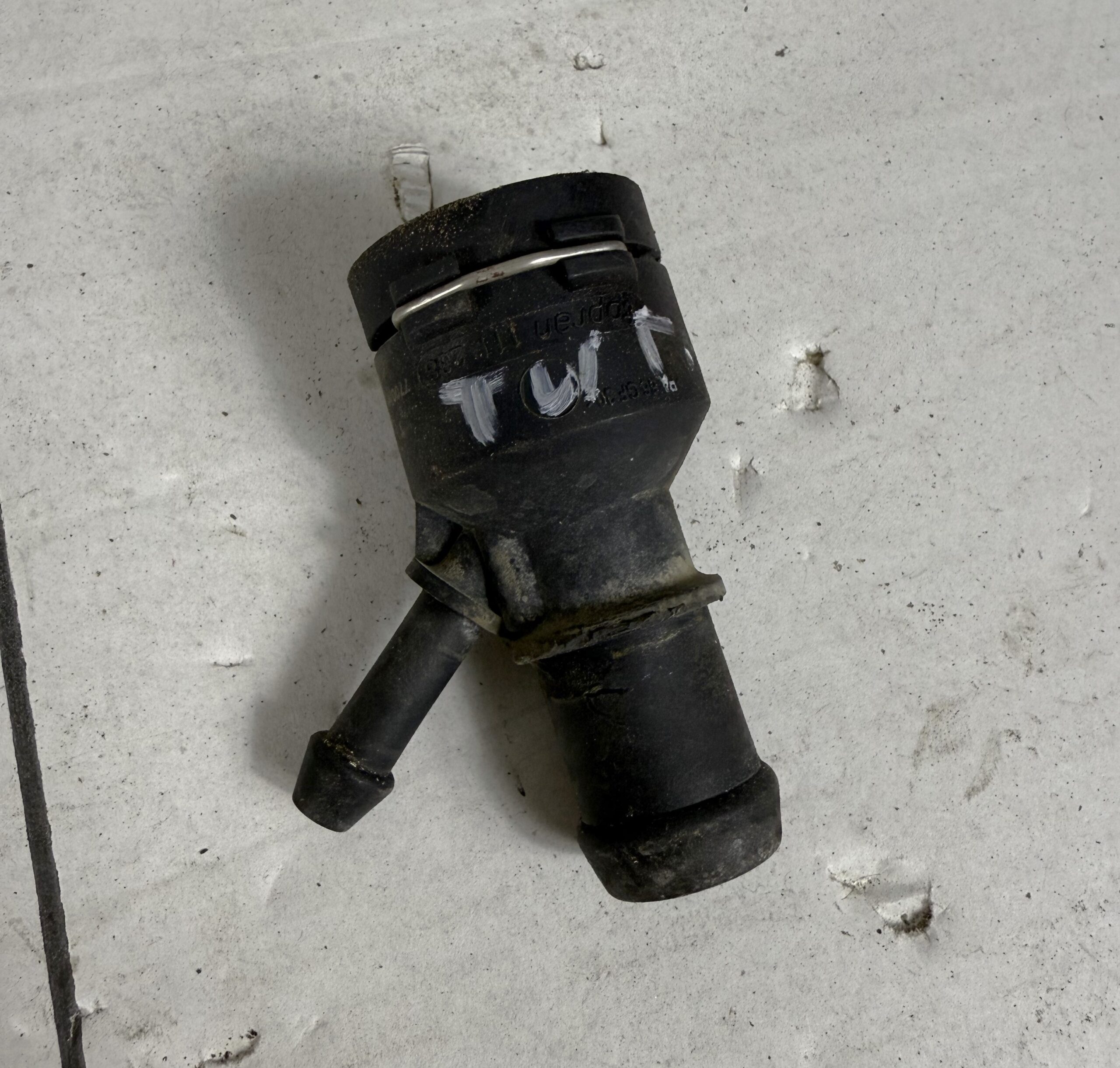 Штуцер печки vw tiguan i 2007 2011 17102338 (1)