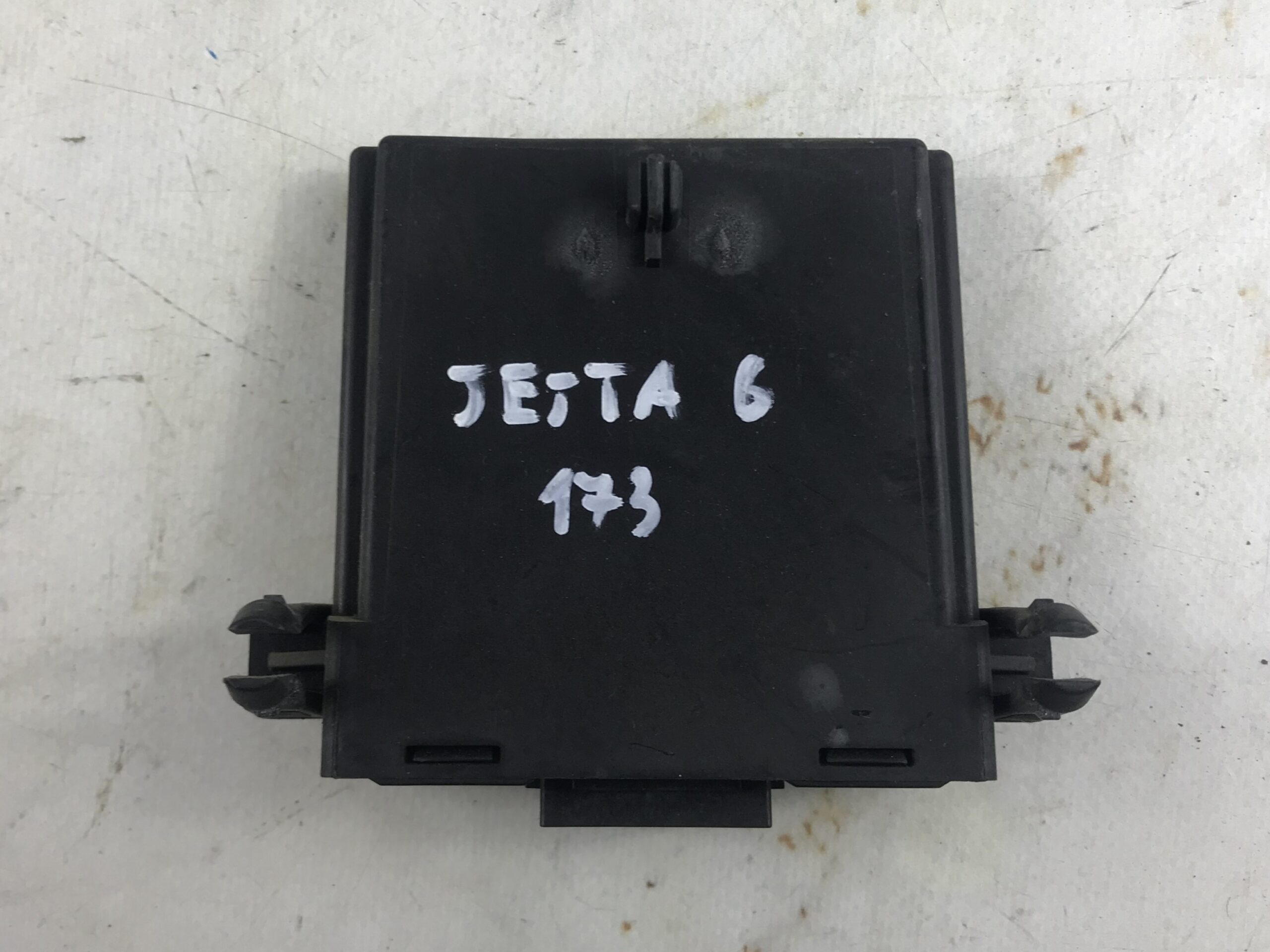 Блок электронный gateway фольксваген джетта 6 17318026 (2)