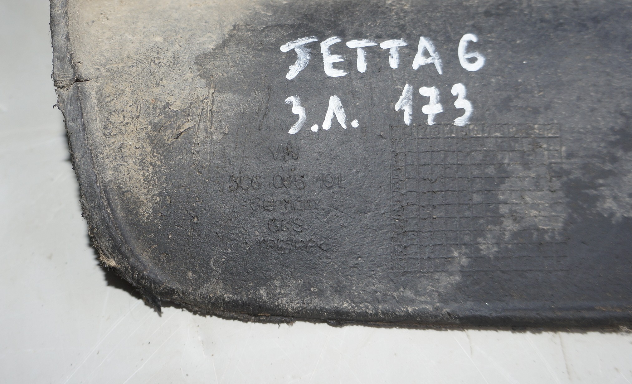 Брызговик задний левый фольксваген джетта 6 17318028 (3)
