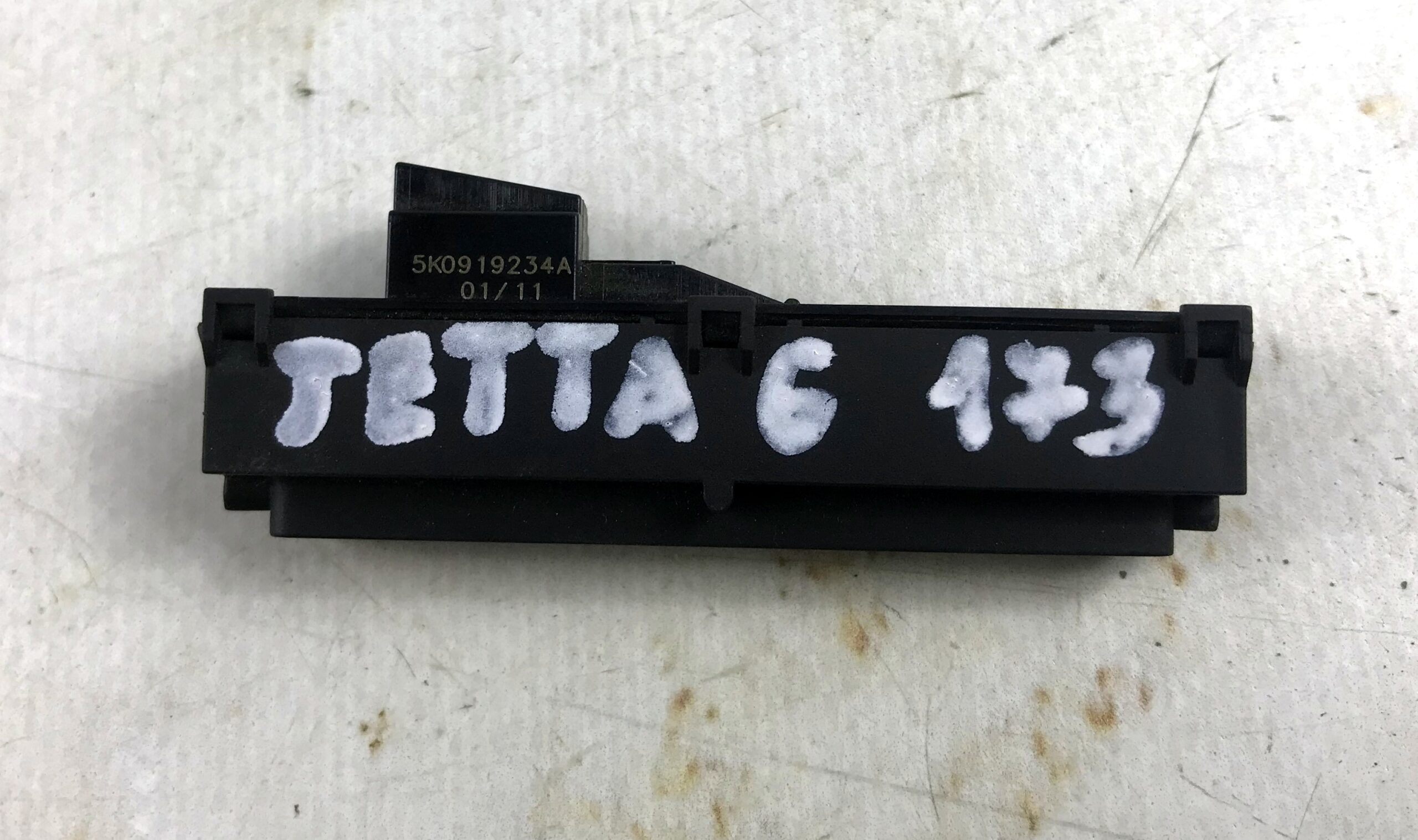 Индикатор air bag on off пассажира фольксваген джетта 6 17318063 (1)