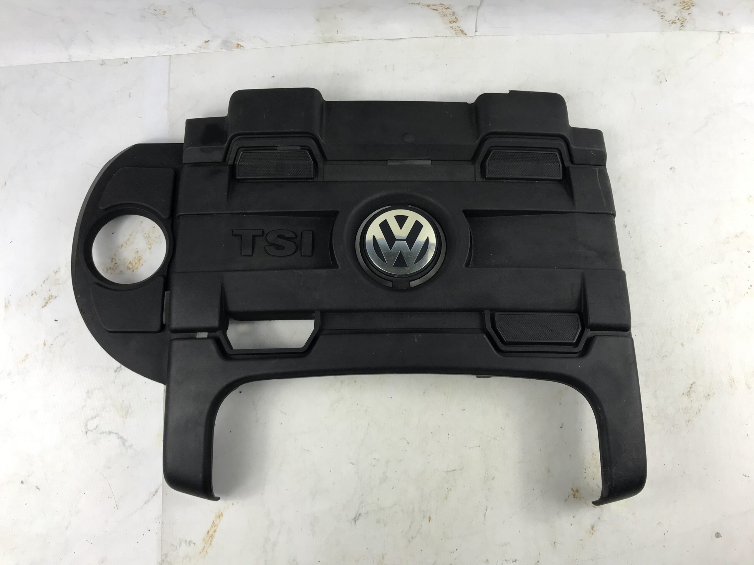 Крышка двигателя декор фольксваген джетта 6 17318101 (1)