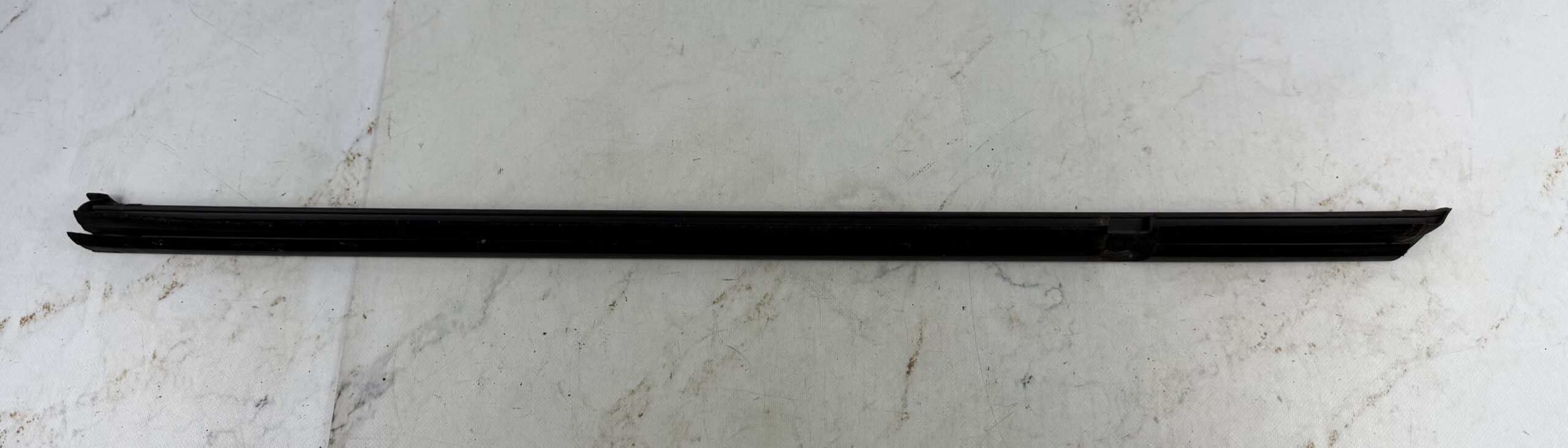 Молдинг двери под стекло внутр зад лев фольксваген джетта 6 17318113 (1)