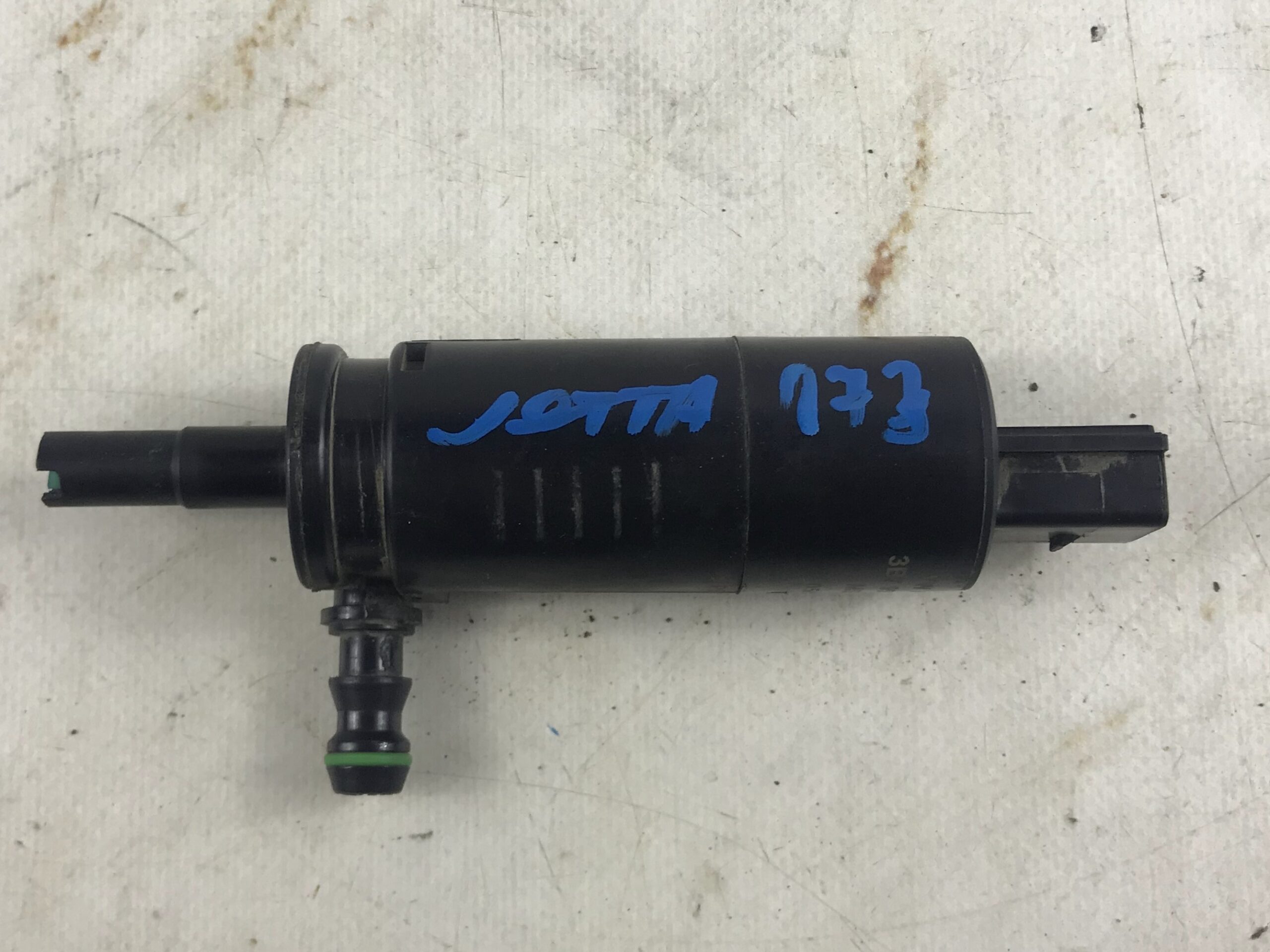 Моторчик (насос) бачка омывателя фар фольксваген джетта 6 17318122 (1)