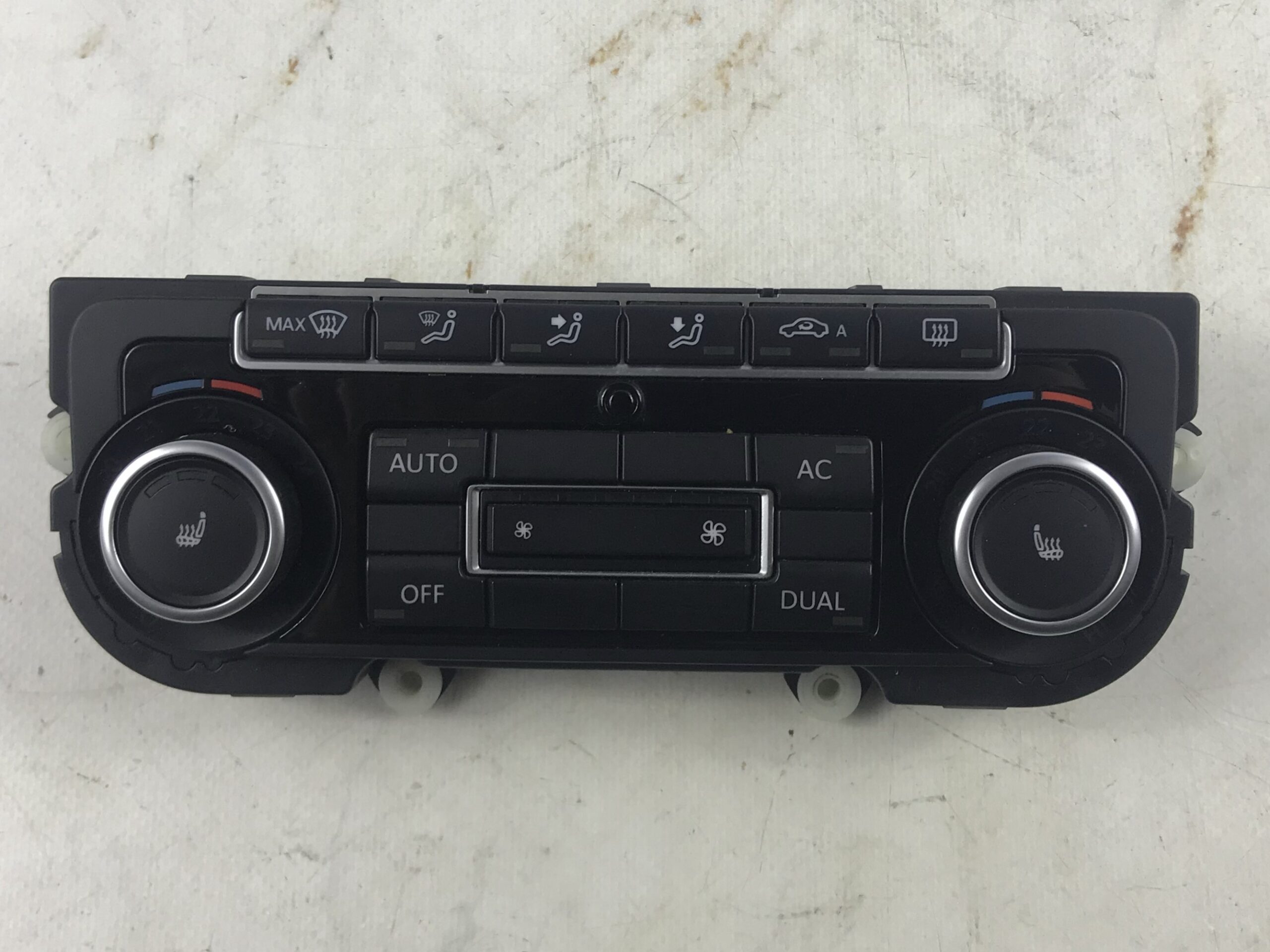 Панель управления климатом фольксваген джетта 6 17318156 (1)