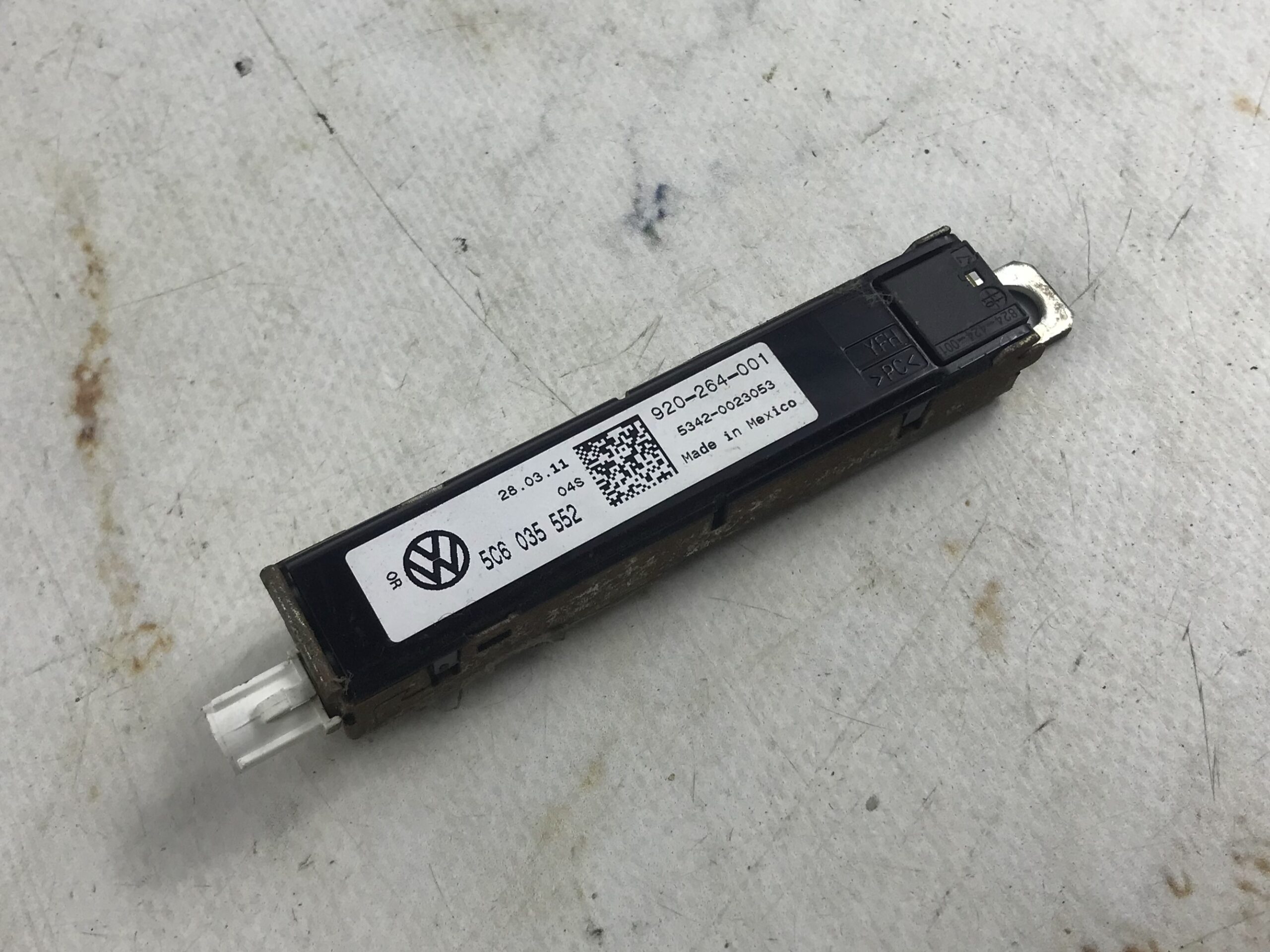 Усилитель антенный (фильтр радиопомех) фольксваген джетта 6 17318256 (1)