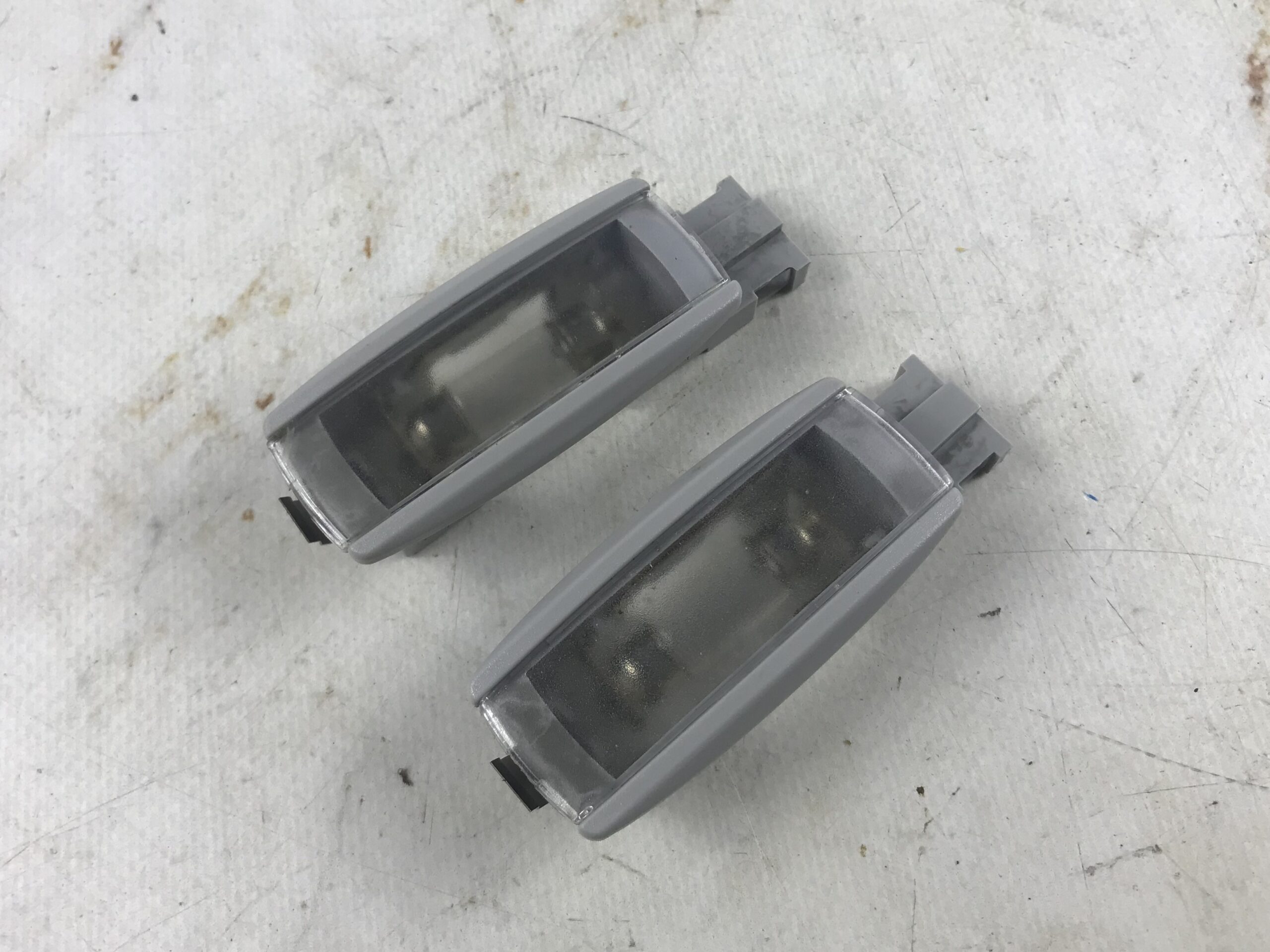 Фонарь освещения козырька фольксваген джетта 6 17318264 (1)