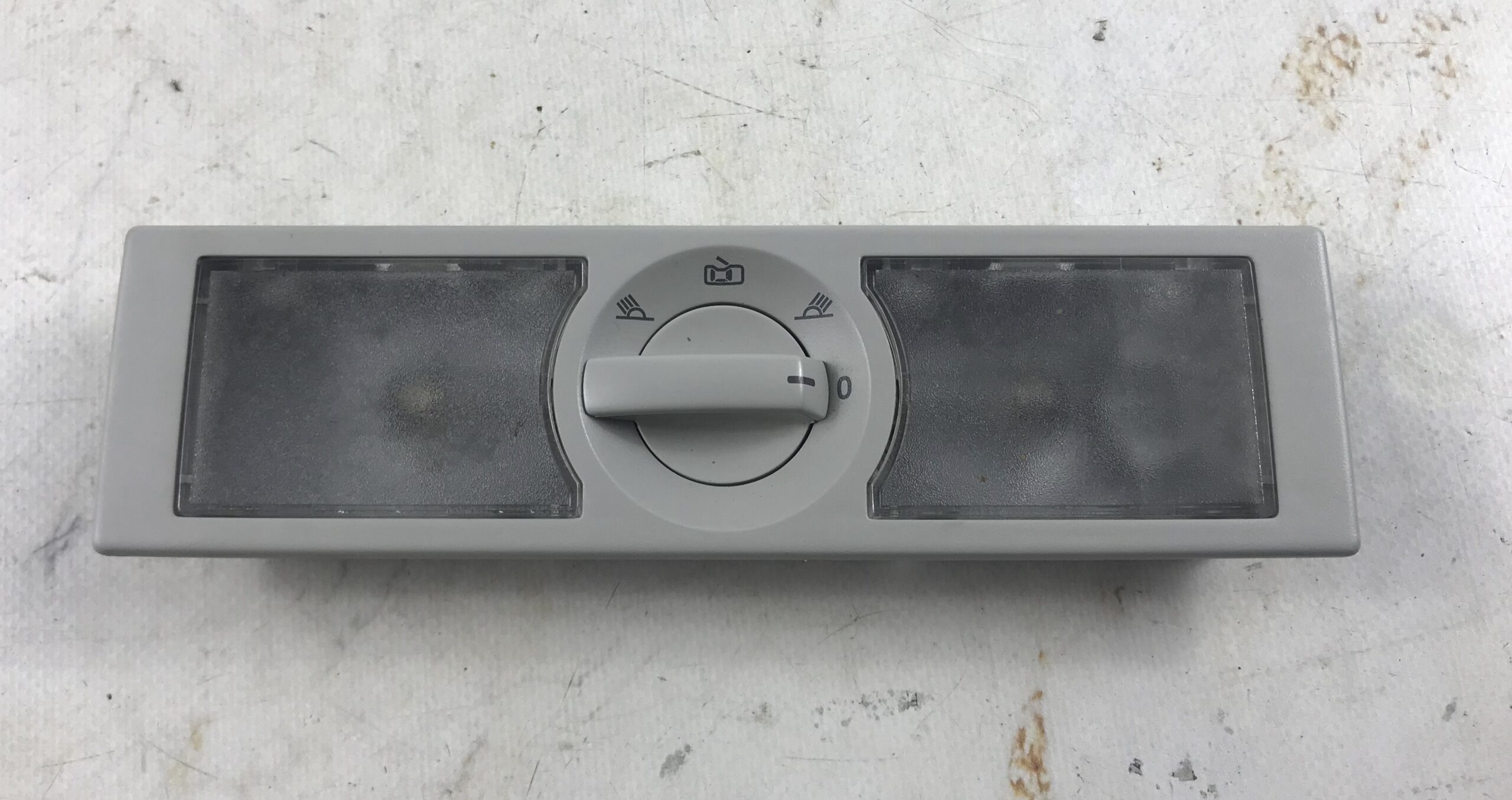 Фонарь потолочный задний фольксваген джетта 6 17318269 (1)