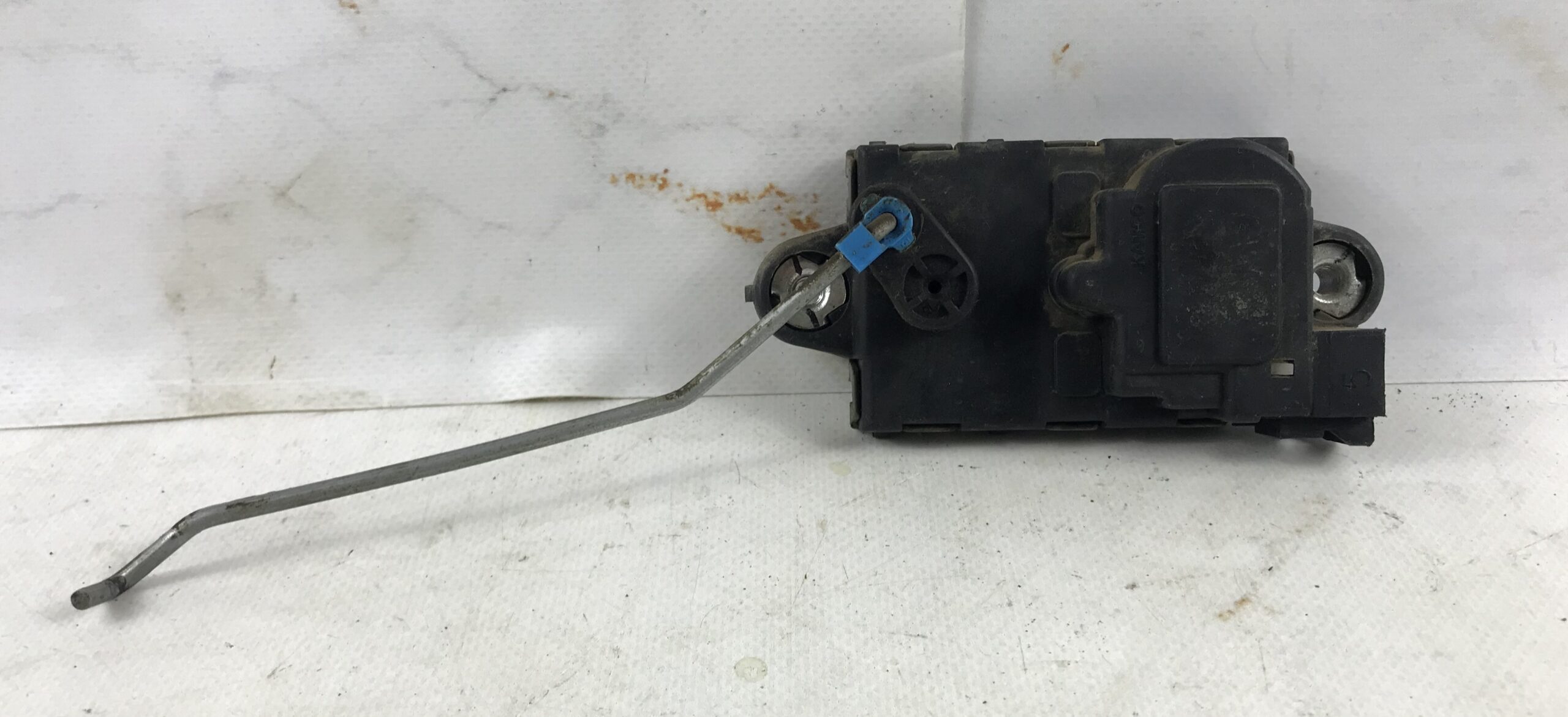 Активатор замка багажника для сангёнг кайрен 17401003 (1)