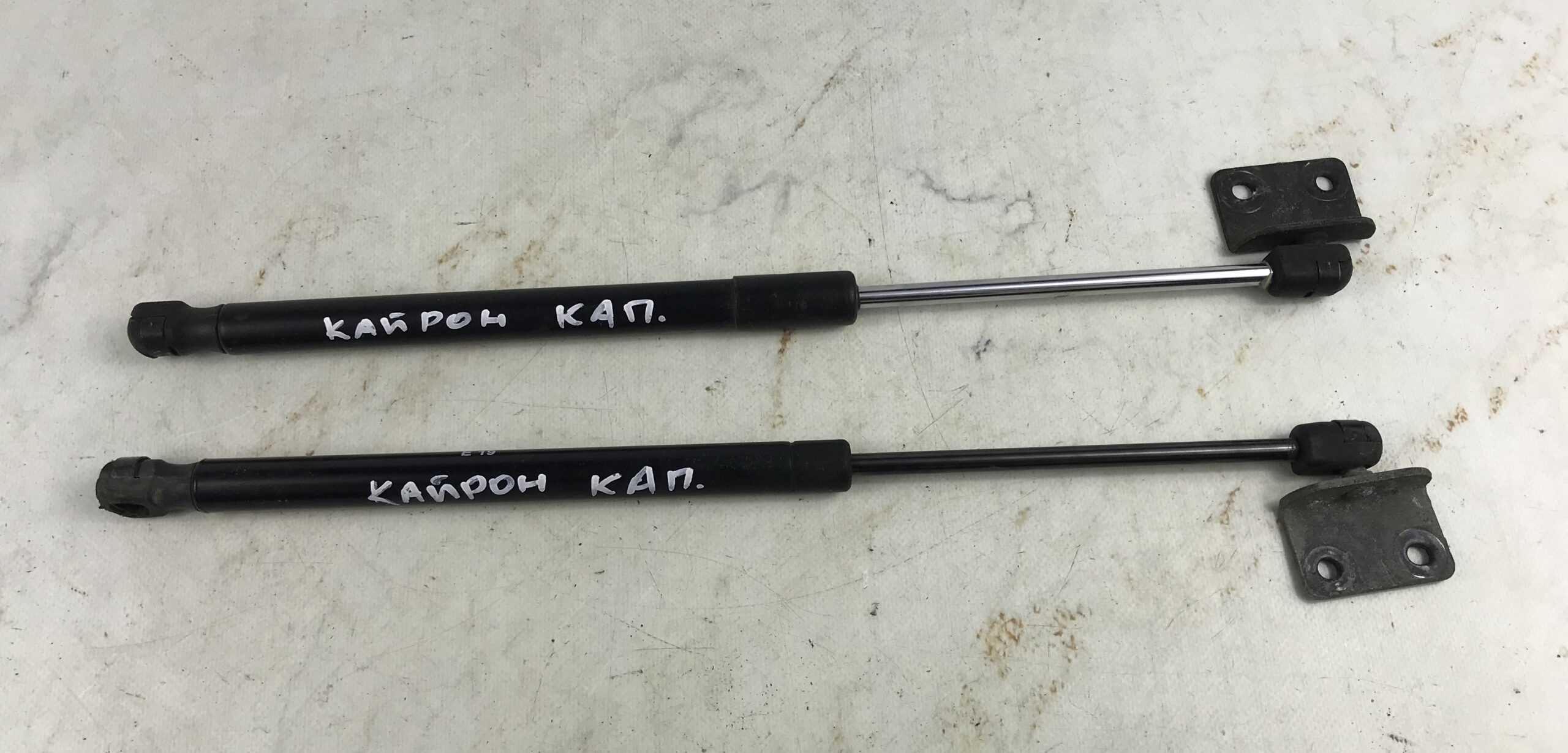 Амортизатор капота для сангёнг кайрен 17401005 (1)