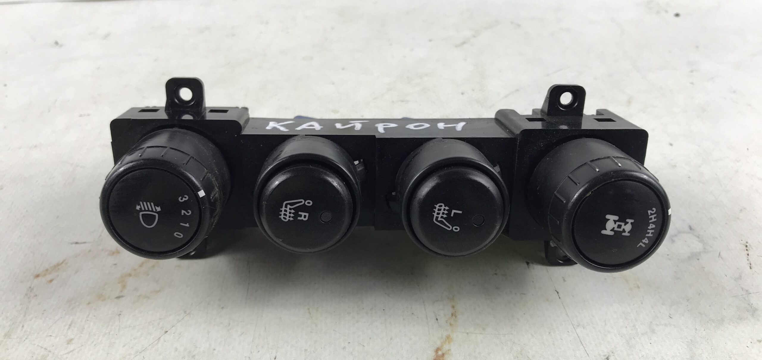 Блок кнопок с торпедо для сангёнг кайрен 17401013 (1)