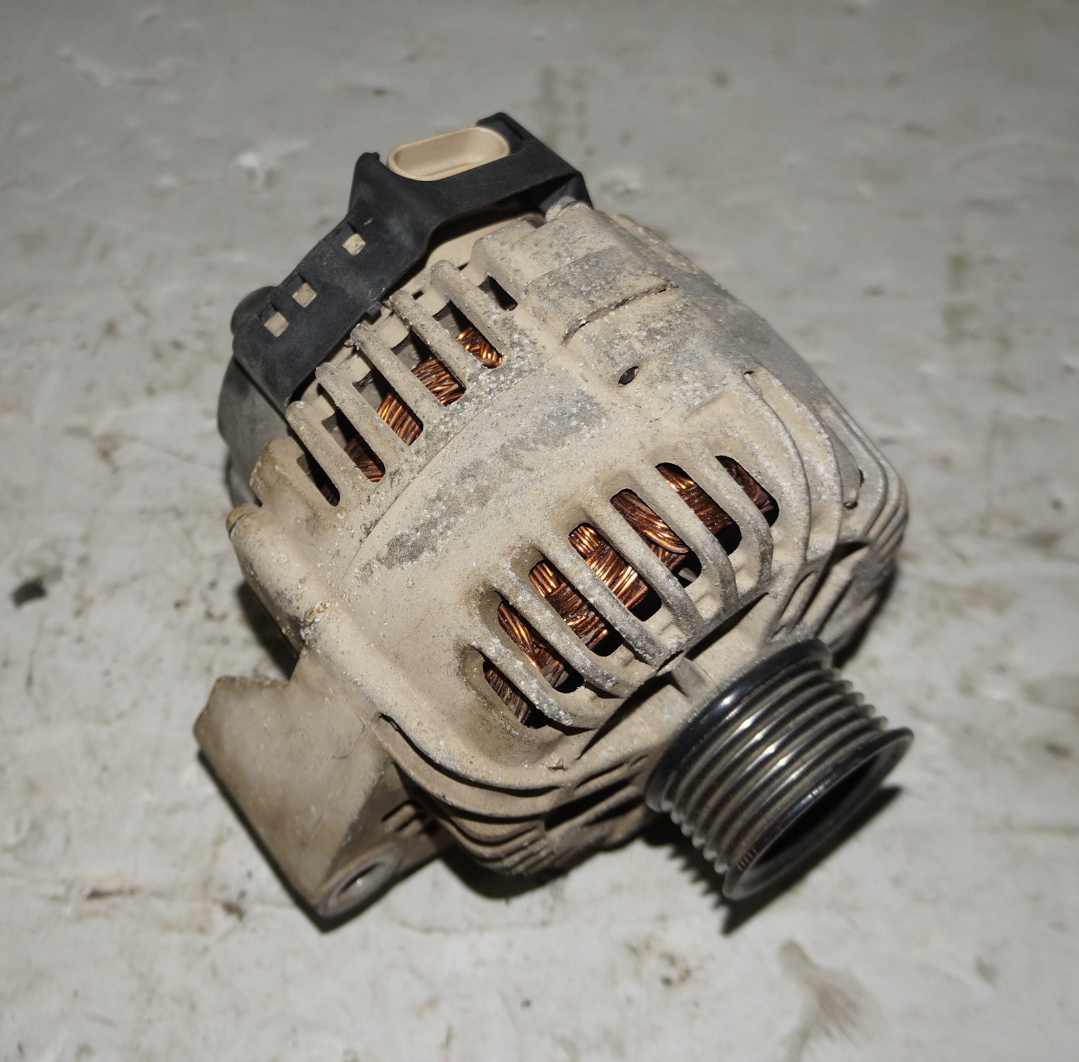 Генератор 115a 13,5v для сангёнг кайрен 17401029 (1)