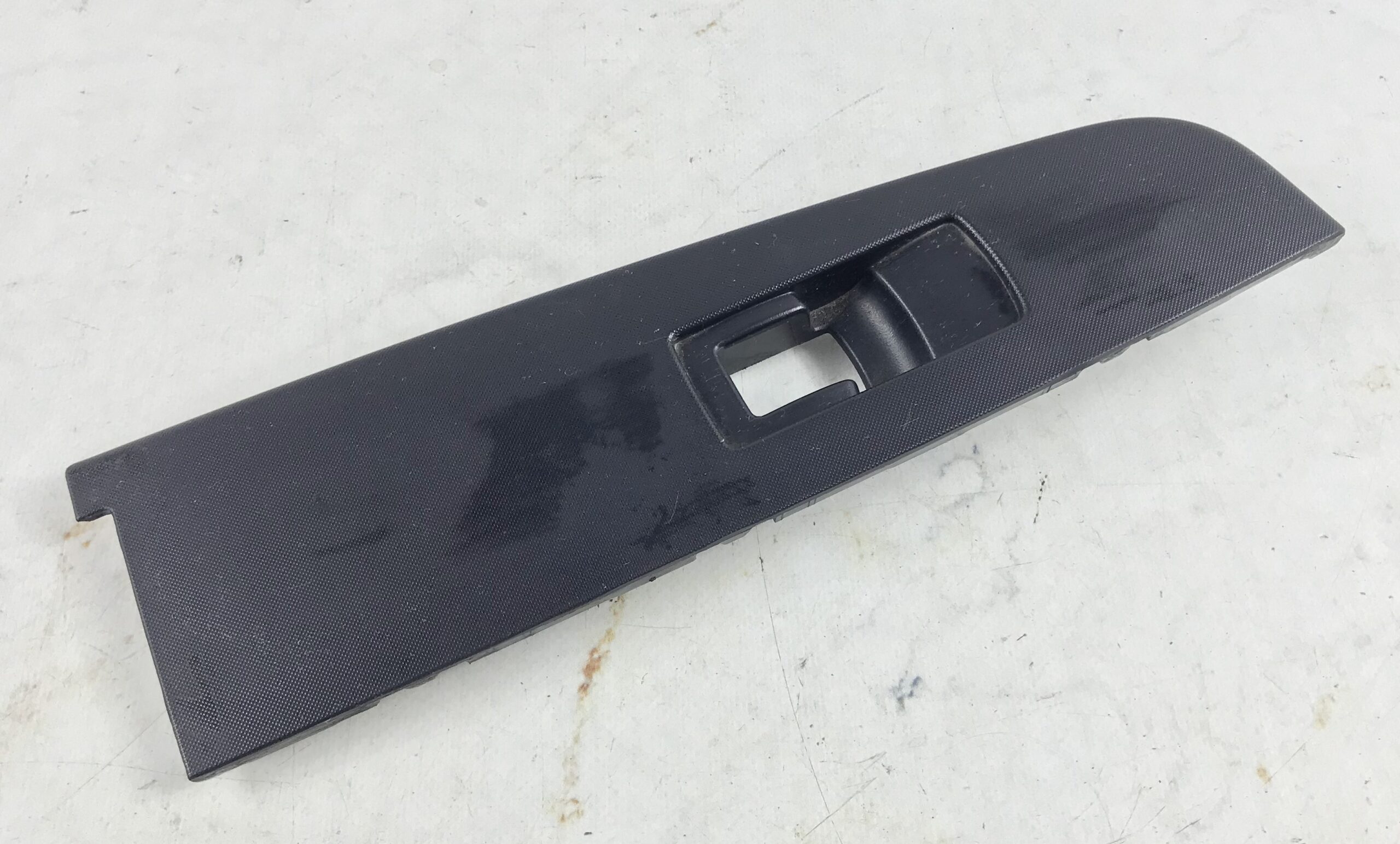 Накладка внутренняя обшивки двери задней правой для сангёнг кайрен 17401117 (1)