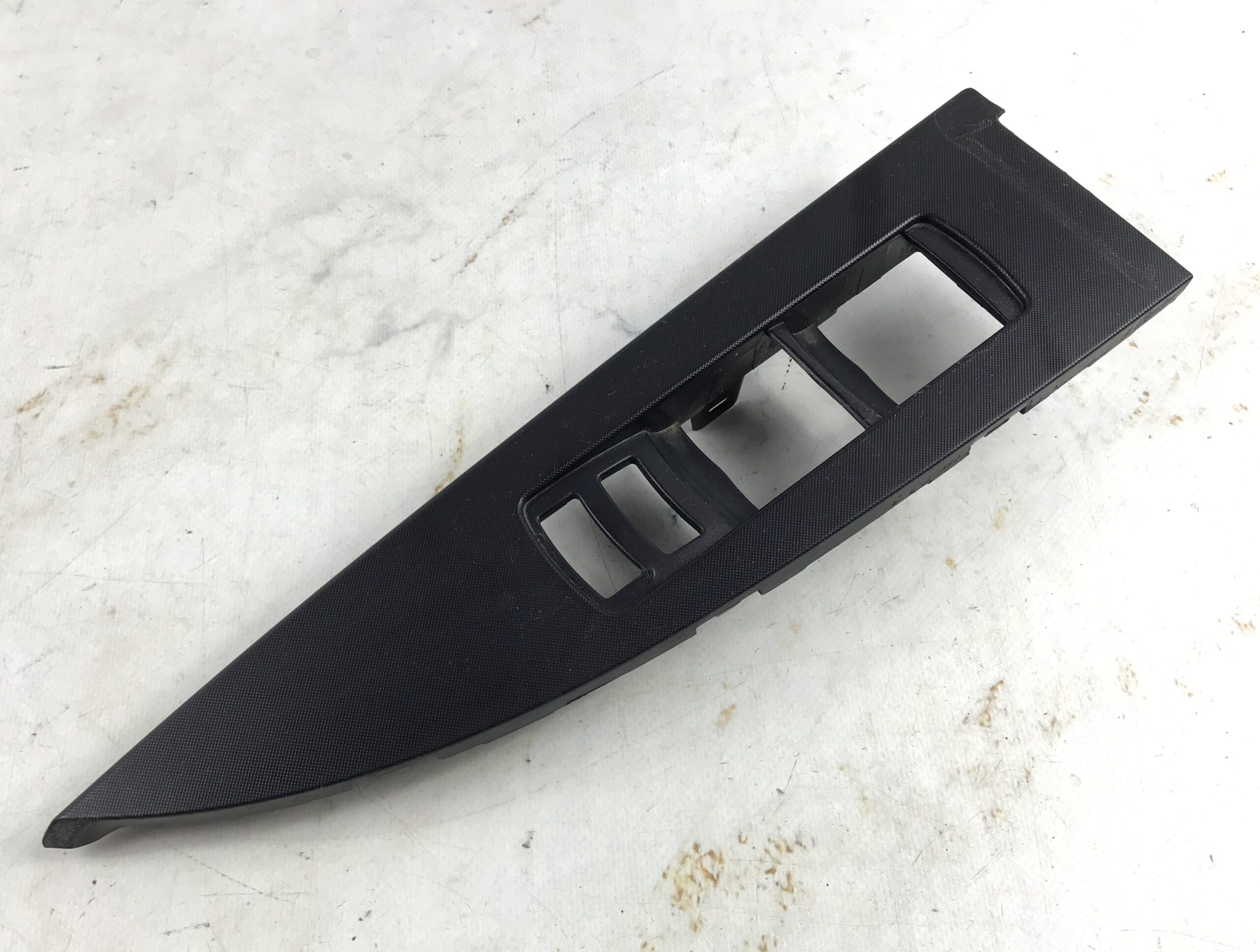 Накладка внутренняя обшивки двери передней левой для сангёнг кайрен 17401118 (1)