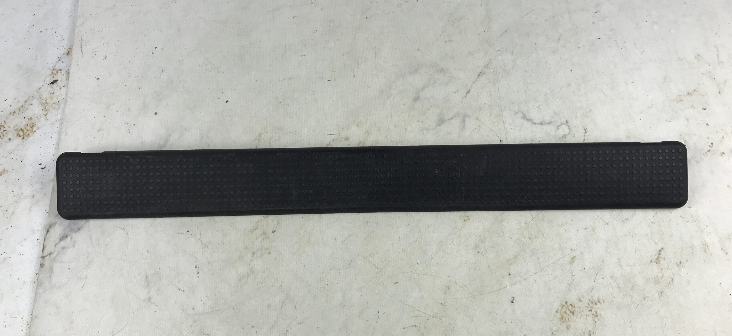 Накладка внутренняя порога передняя левая для сангёнг кайрен 17401122 (1)